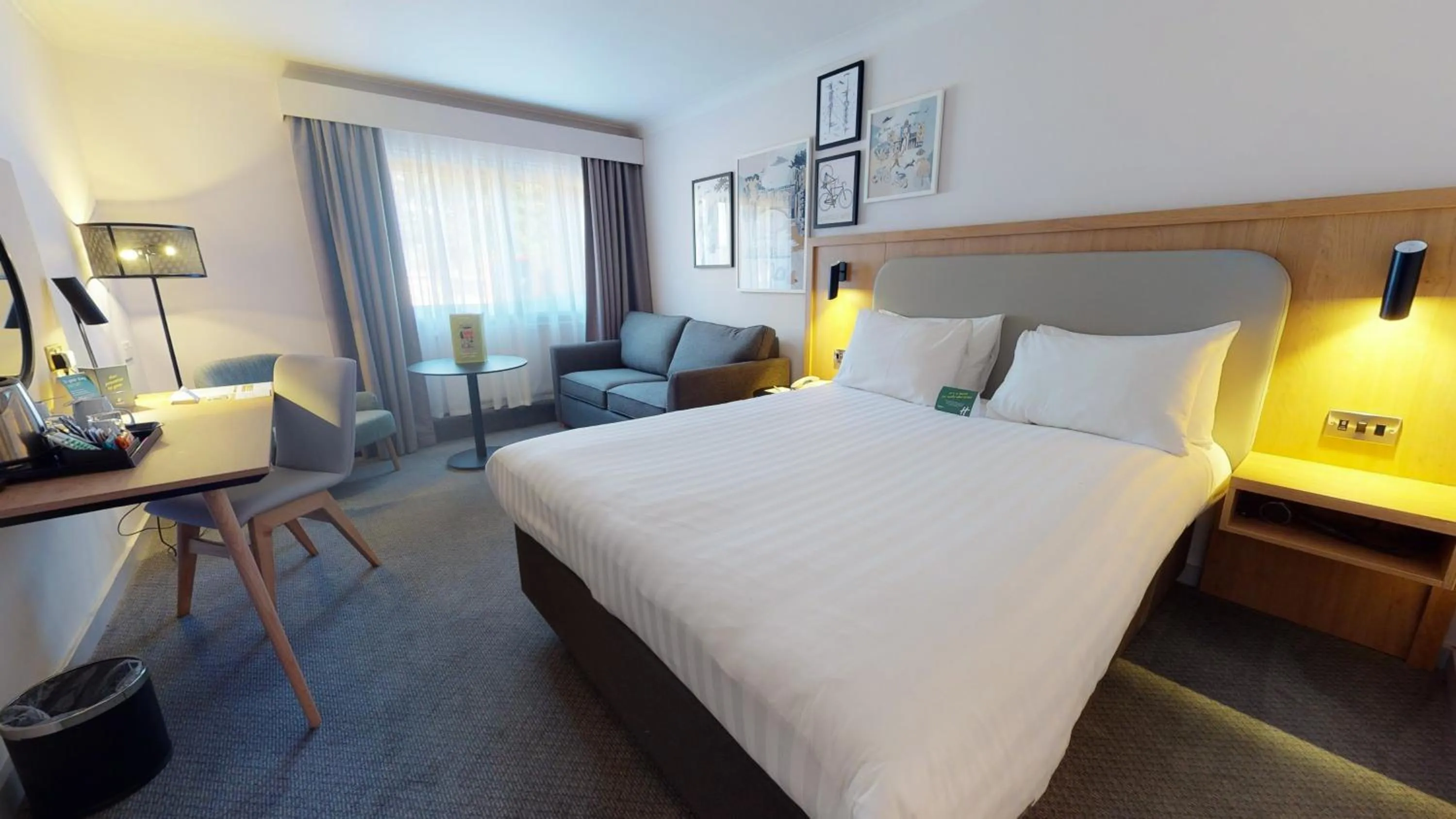 Photo of the whole room, Bed in Holiday Inn Cambridge by IHG