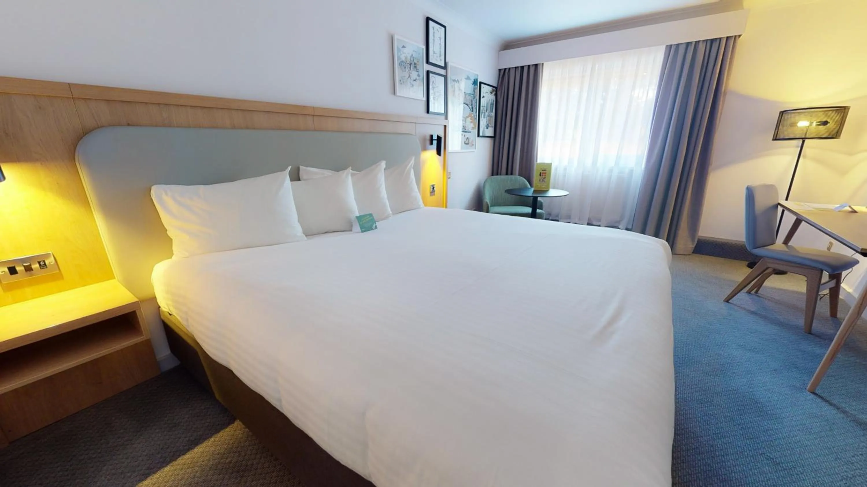 Photo of the whole room, Bed in Holiday Inn Cambridge by IHG