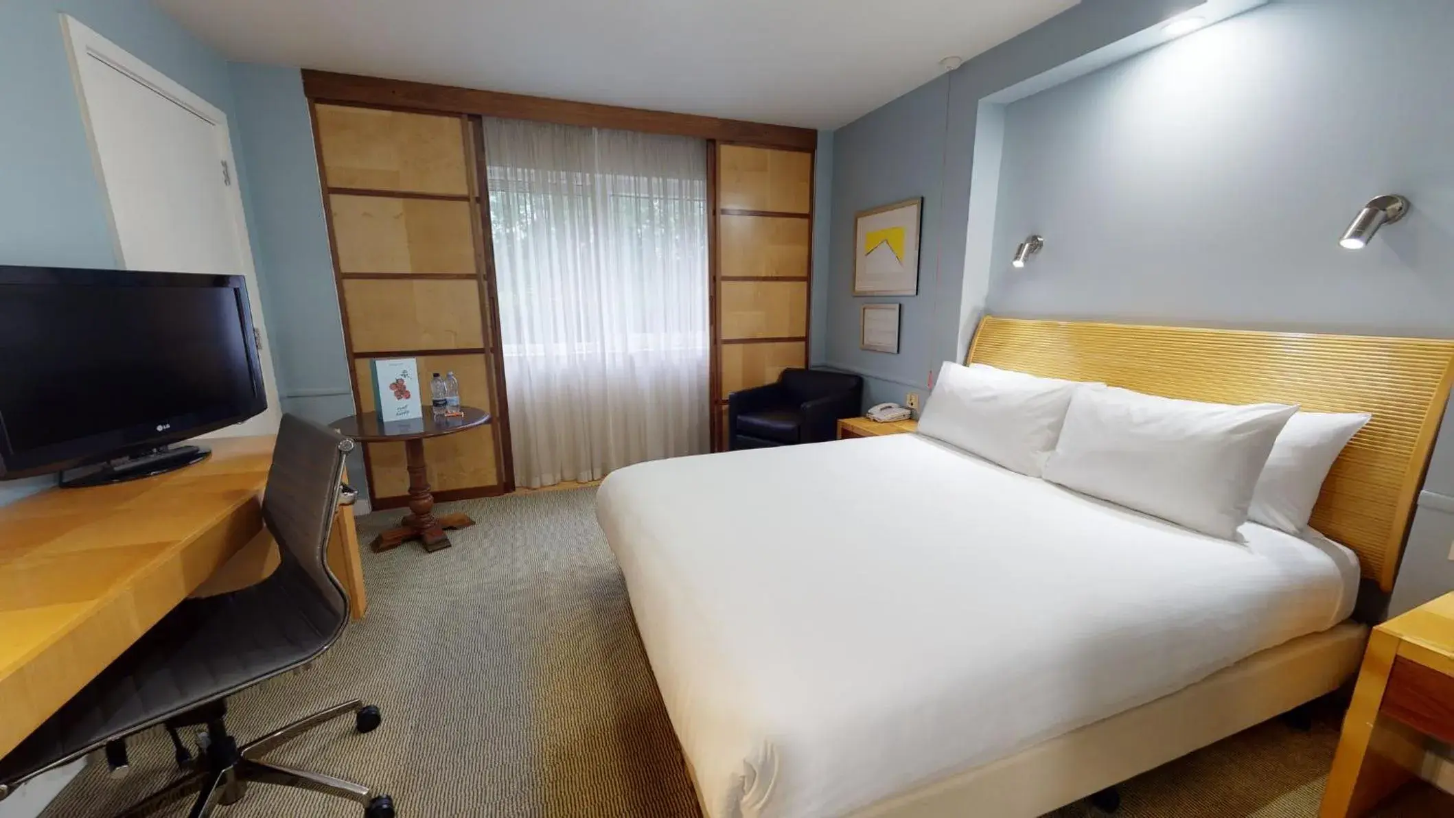 Photo of the whole room, Bed in Holiday Inn Cambridge by IHG Photo of the whole room, Bed in Holiday Inn Cambridge by IHG