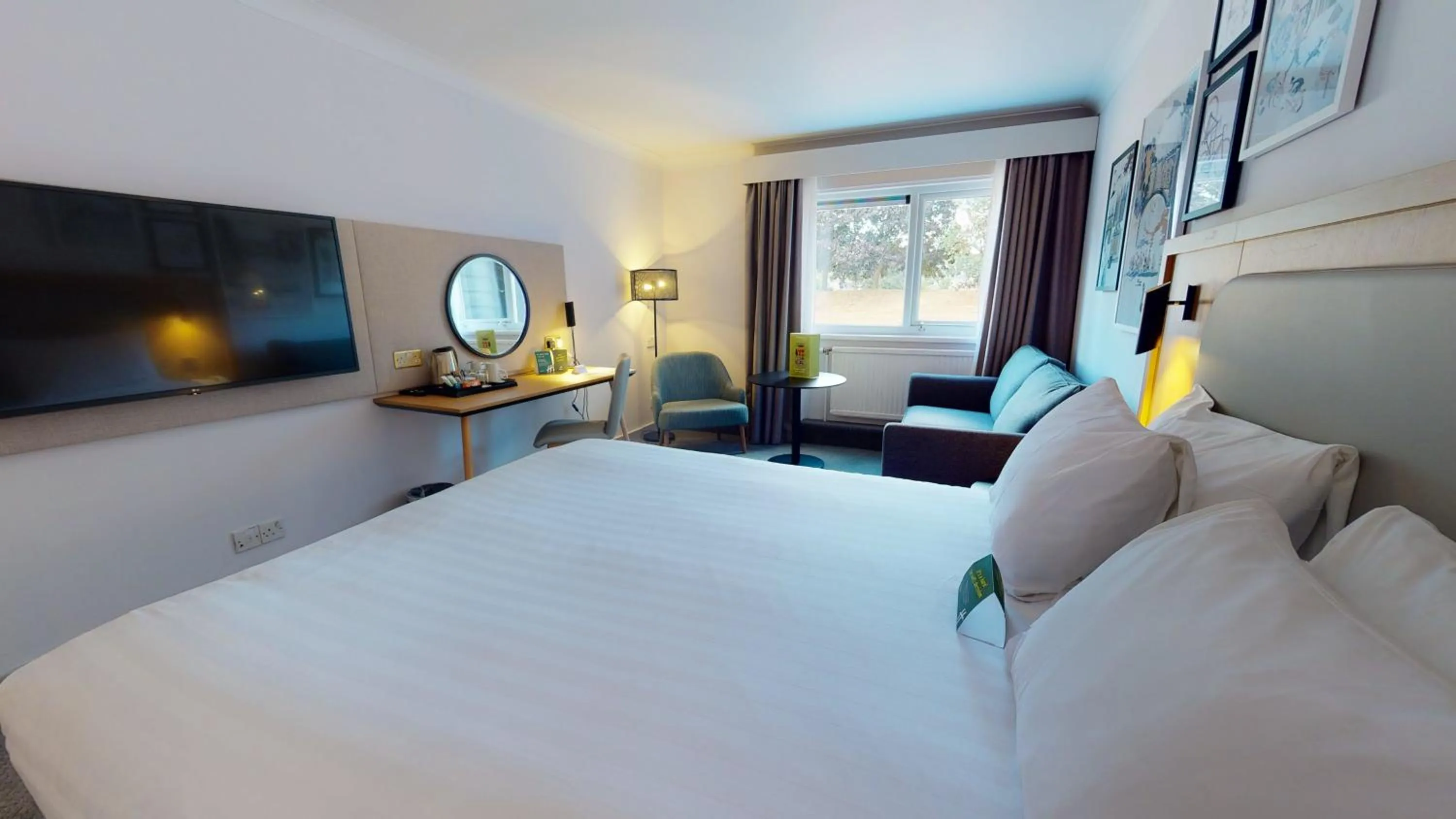 Photo of the whole room, Bed in Holiday Inn Cambridge by IHG