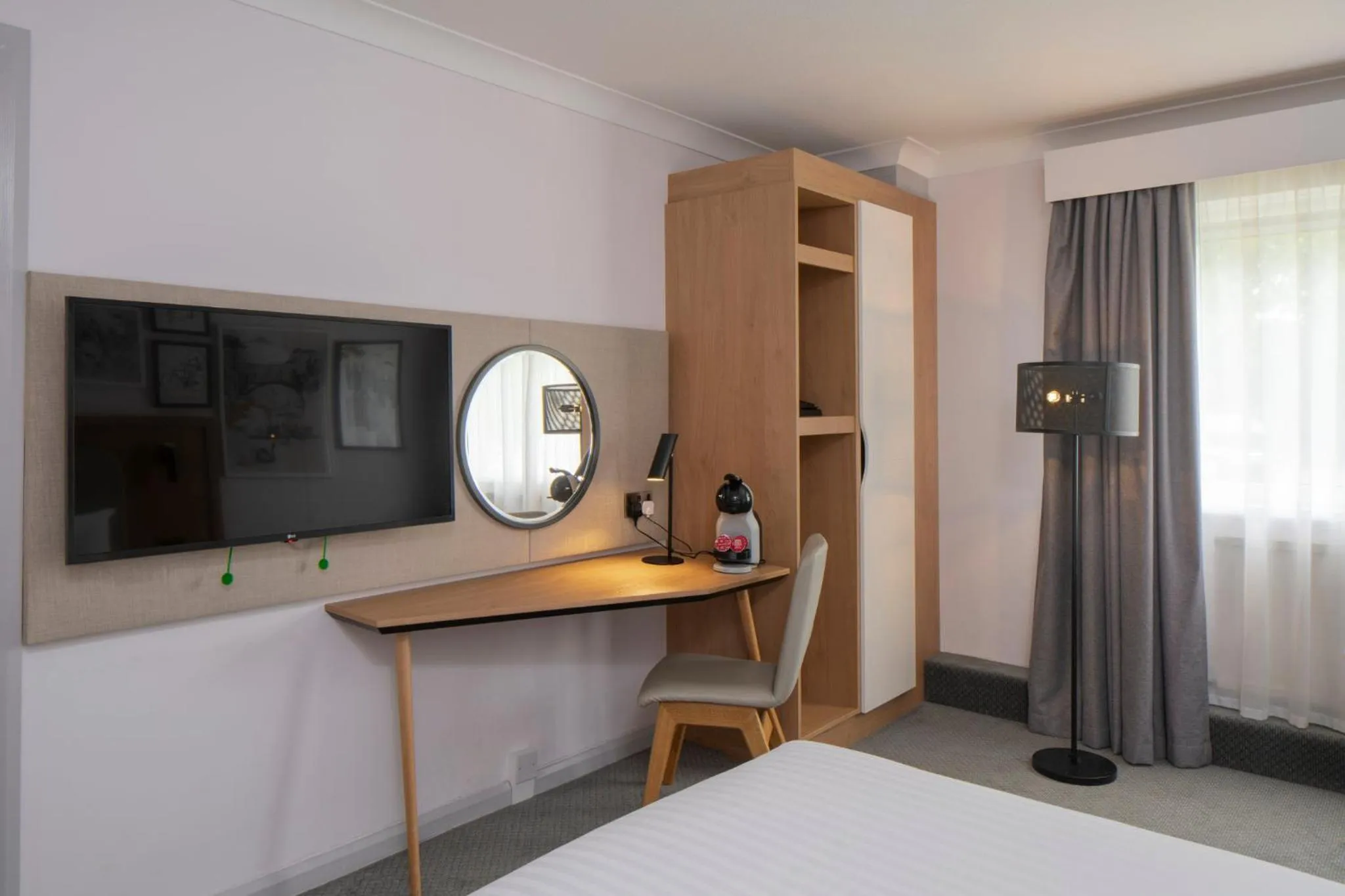 Photo of the whole room, Bed in Holiday Inn Cambridge by IHG