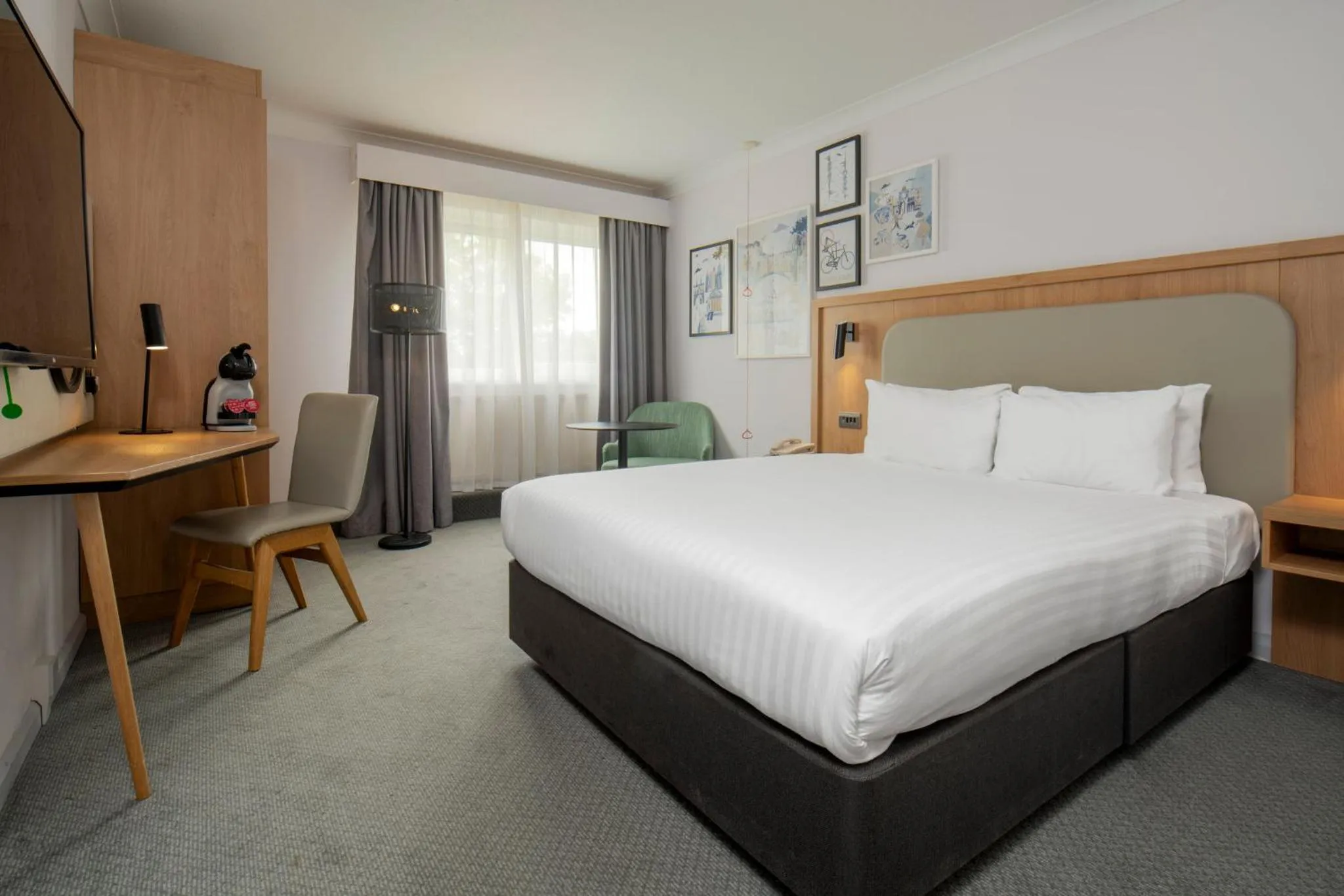 Photo of the whole room, Bed in Holiday Inn Cambridge by IHG