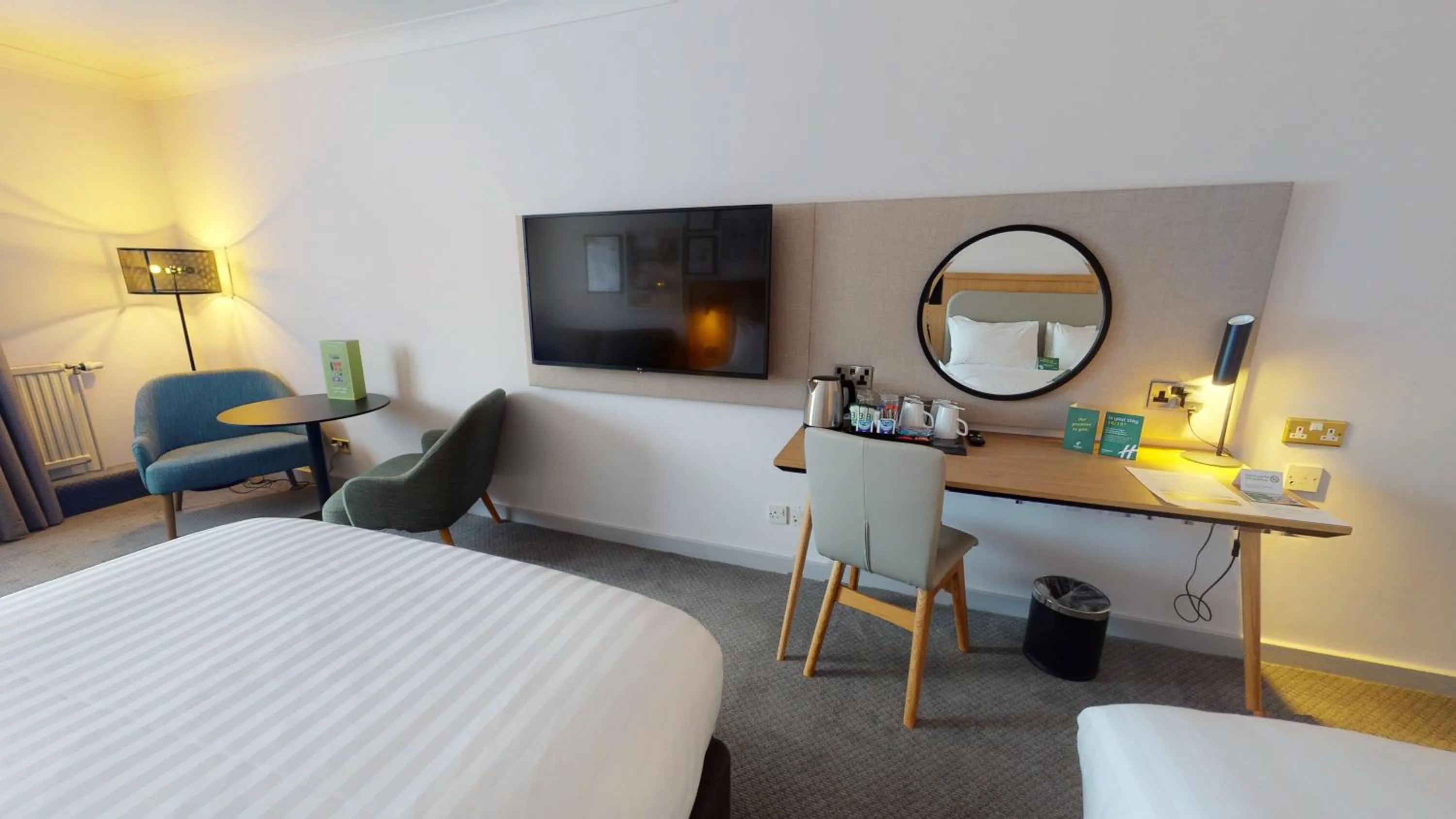 Photo of the whole room, Bed in Holiday Inn Cambridge by IHG