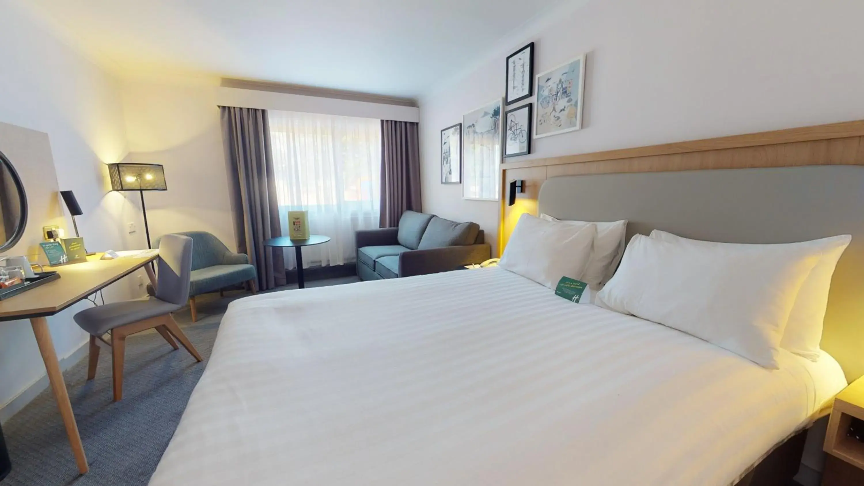 Photo of the whole room, Bed in Holiday Inn Cambridge by IHG Photo of the whole room, Bed in Holiday Inn Cambridge by IHG