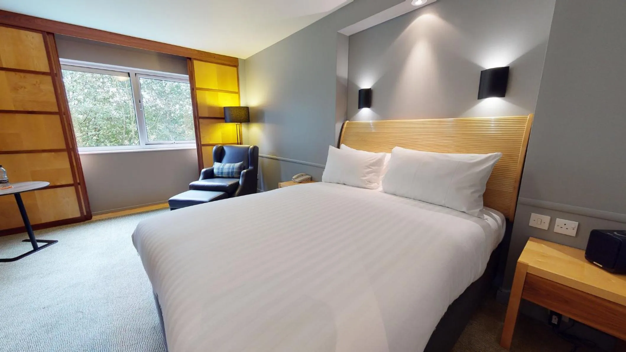 Photo of the whole room, Bed in Holiday Inn Cambridge by IHG