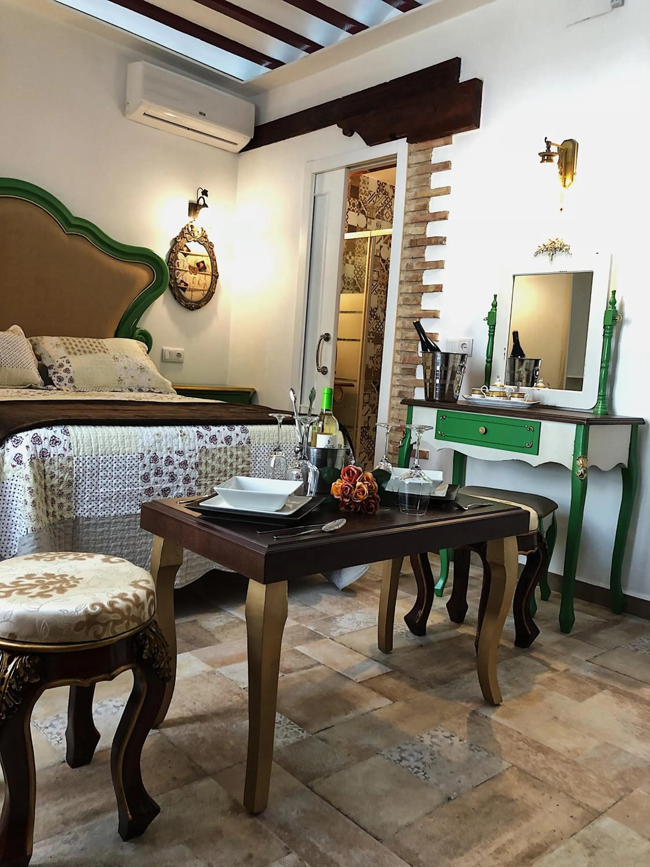 Decorative detail in Retiro del Teatro Almagro