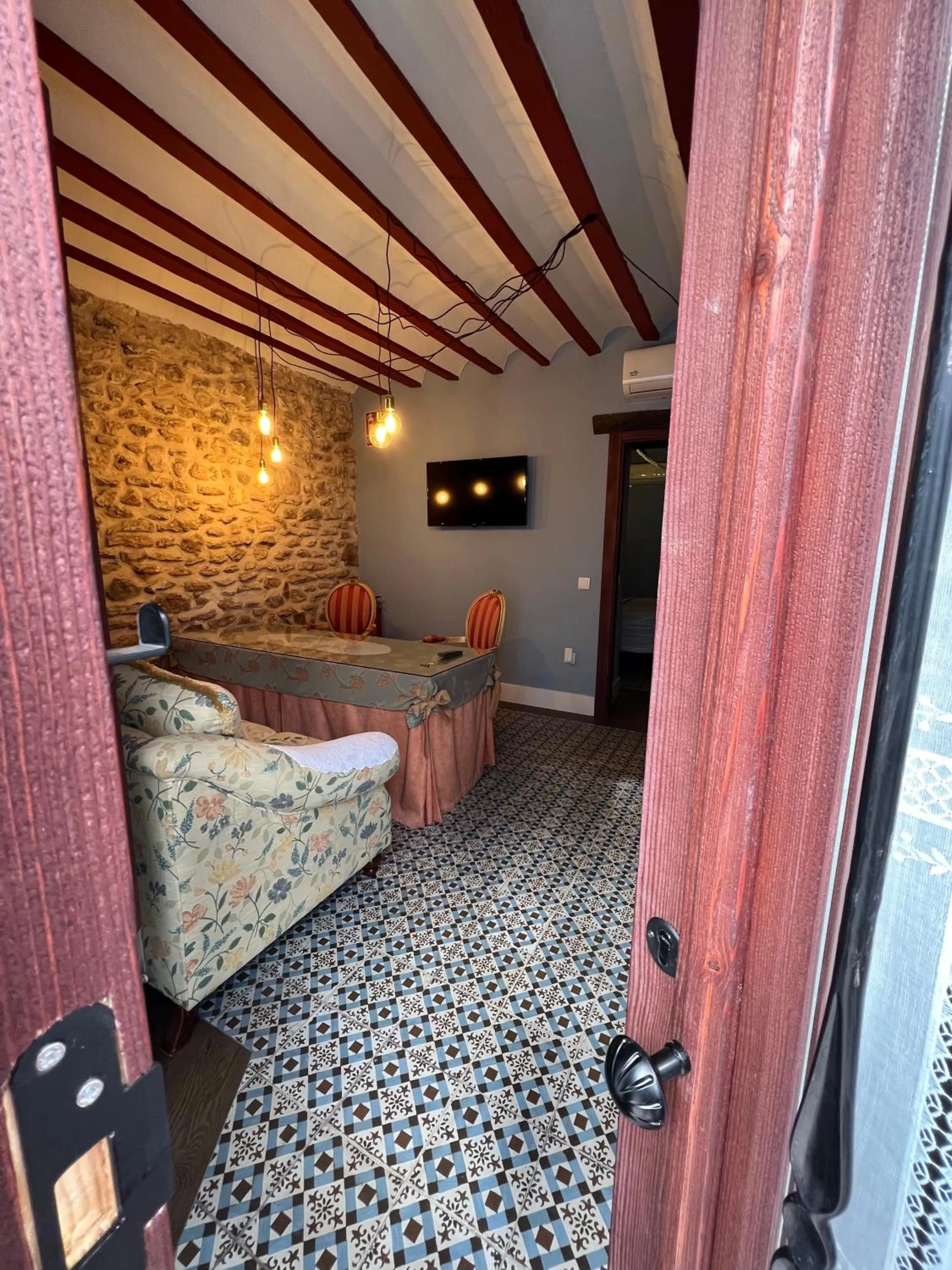 Photo of the whole room, Bed in Retiro del Teatro Almagro