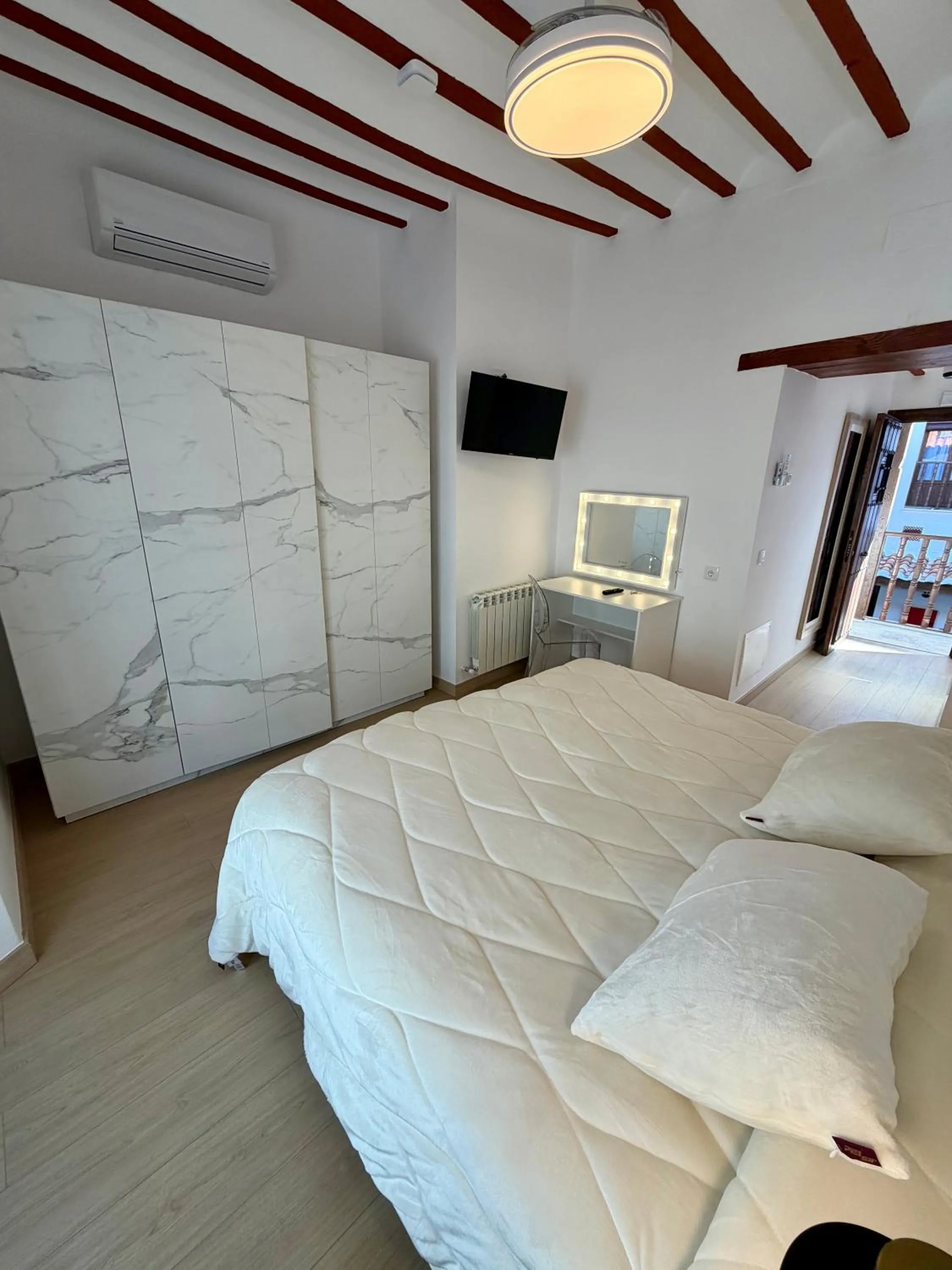 Decorative detail, Bed in RETIRO DEL TEATRO Hotel Boutique y Apartamentos en Almagro