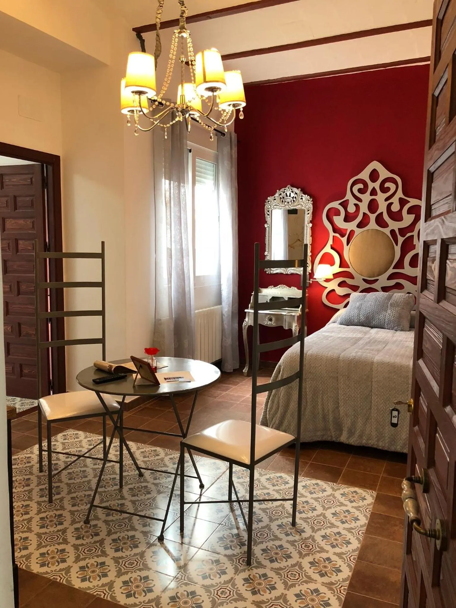 Photo of the whole room, Bed in Retiro del Teatro Almagro