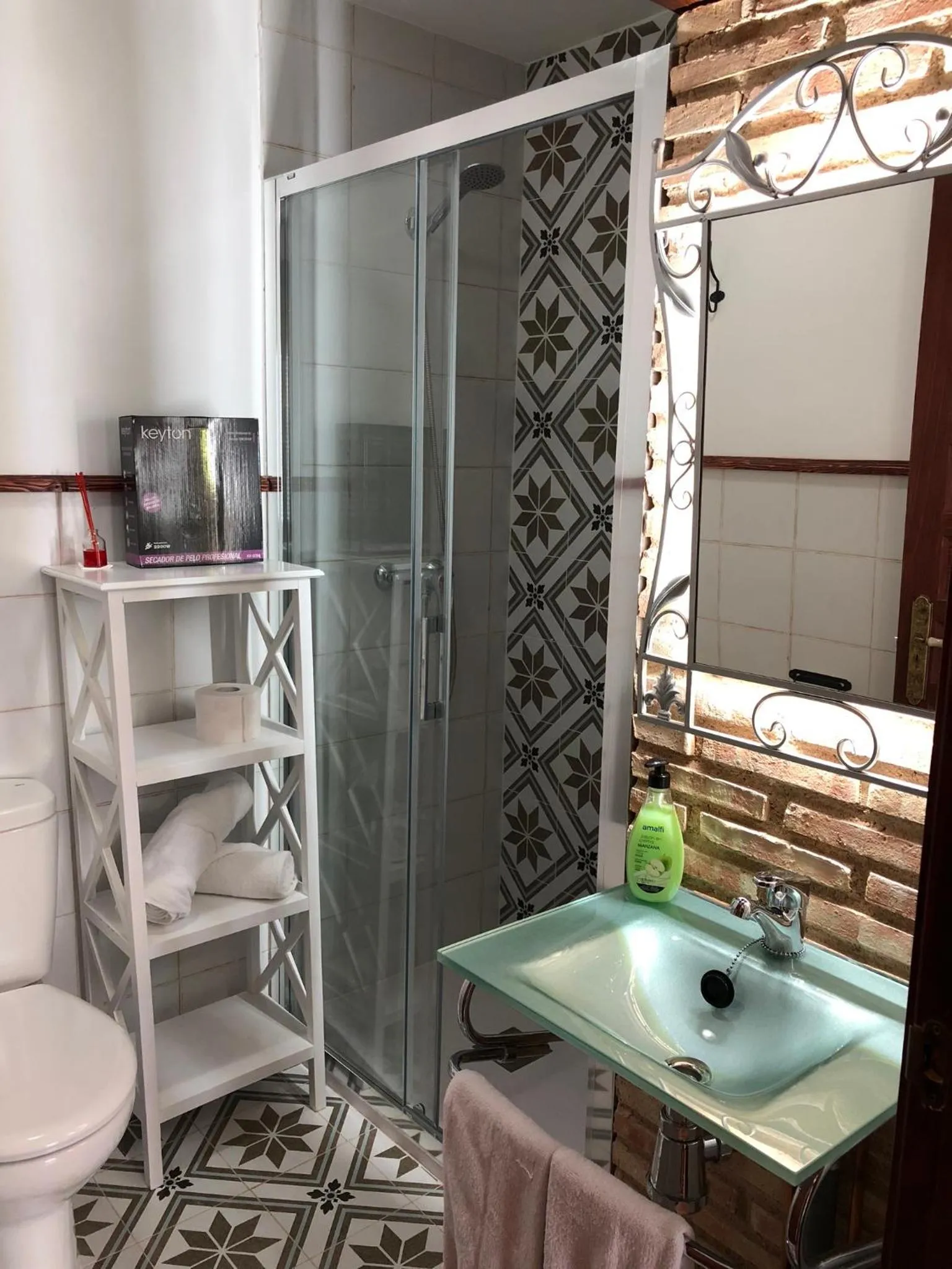 Shower in Retiro del Teatro Almagro