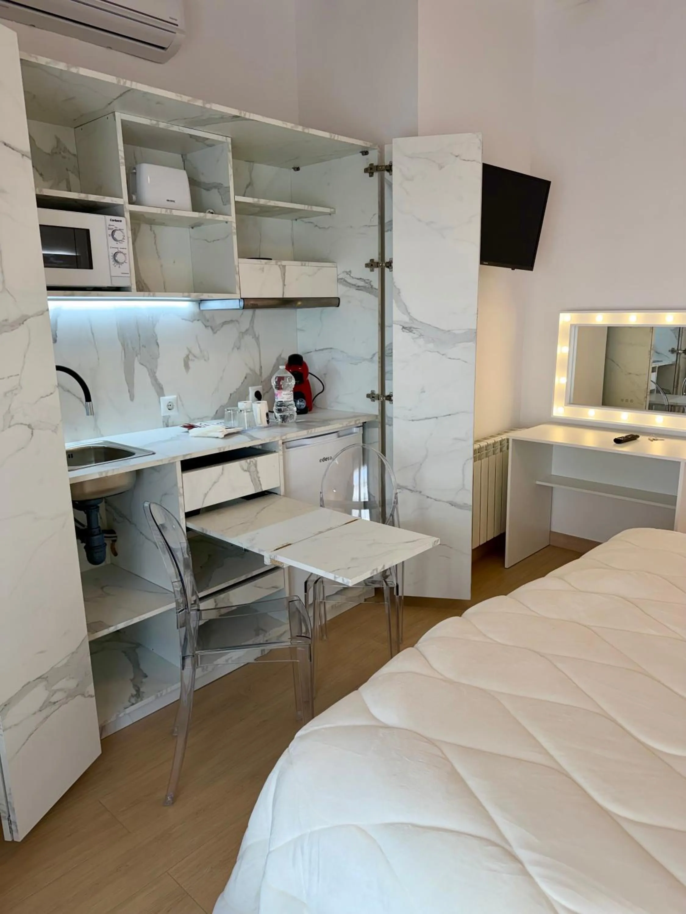 Decorative detail, Bed in RETIRO DEL TEATRO Hotel Boutique y Apartamentos en Almagro