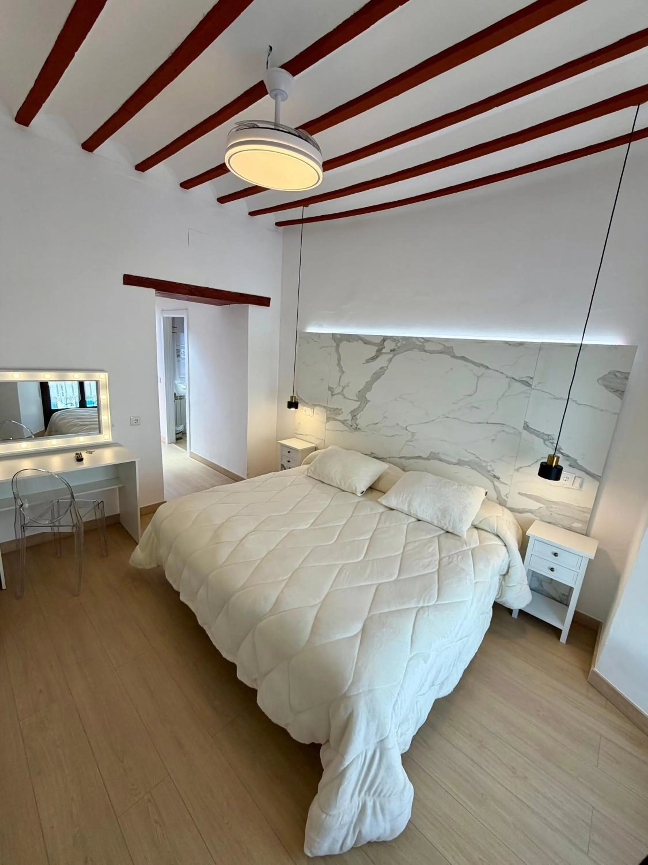 Decorative detail, Bed in RETIRO DEL TEATRO Hotel Boutique y Apartamentos en Almagro