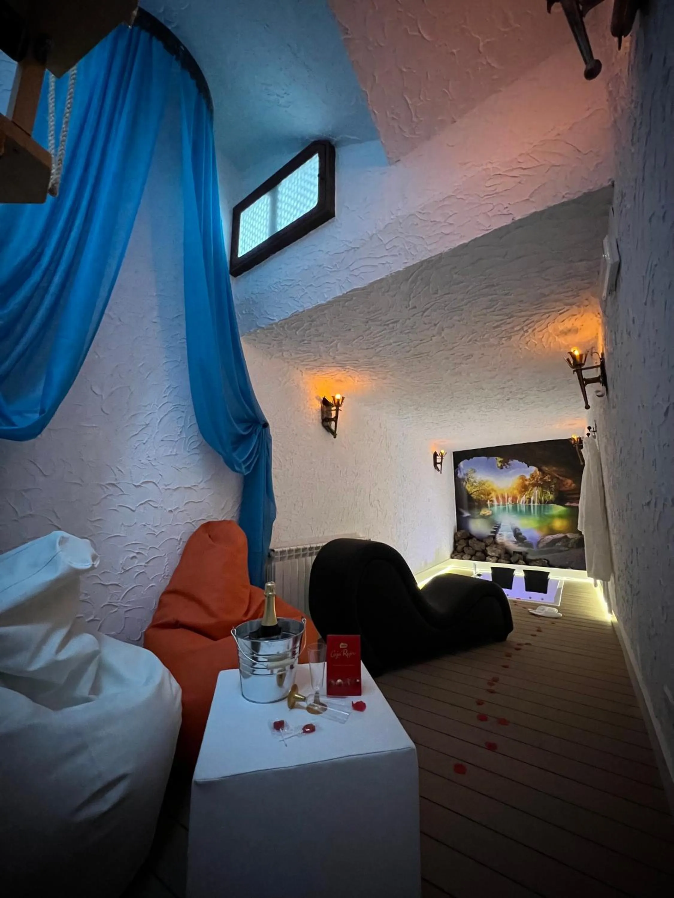 Decorative detail, Bed in Retiro del Teatro Almagro