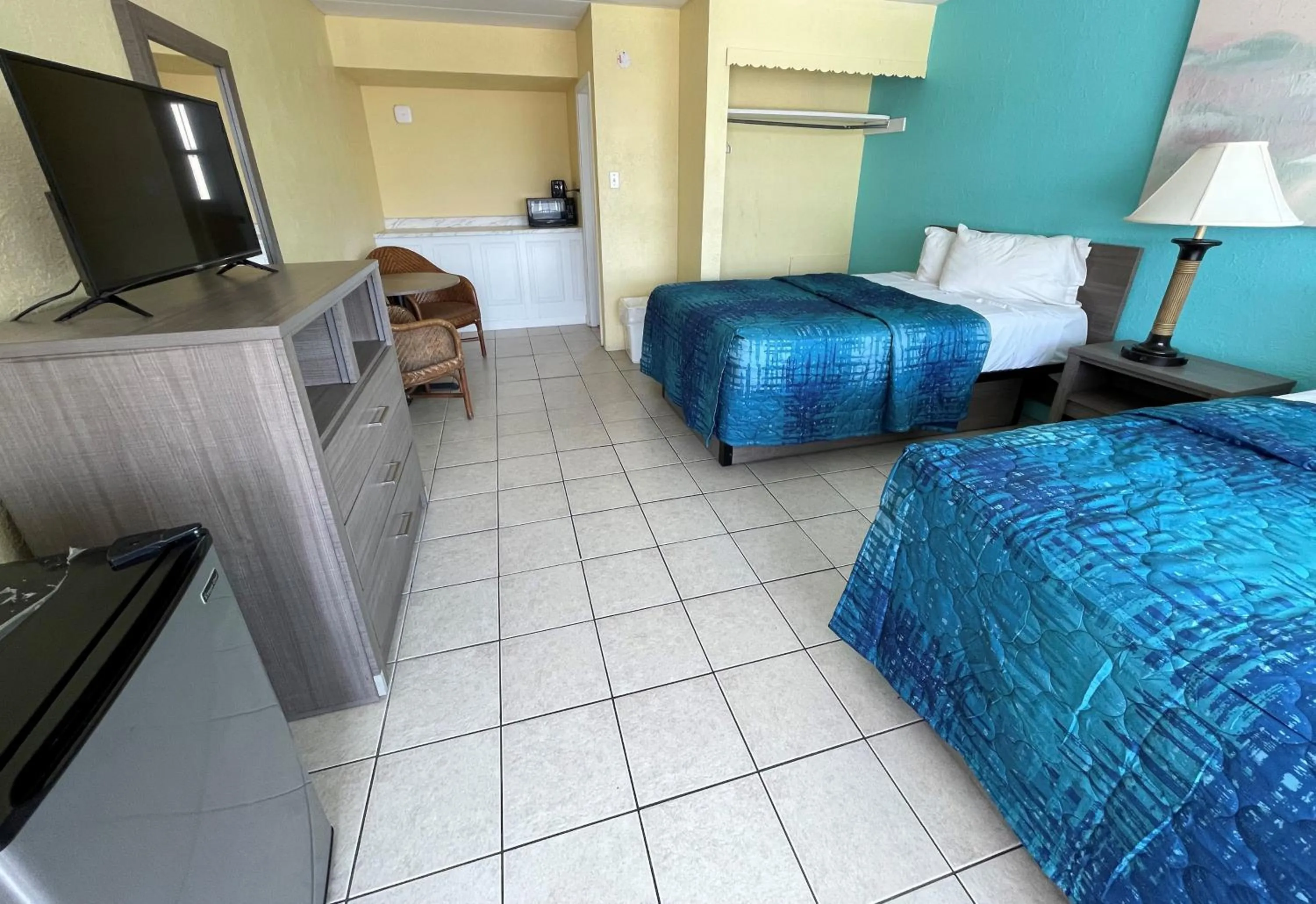 Bed in Bird of Paradise Motel