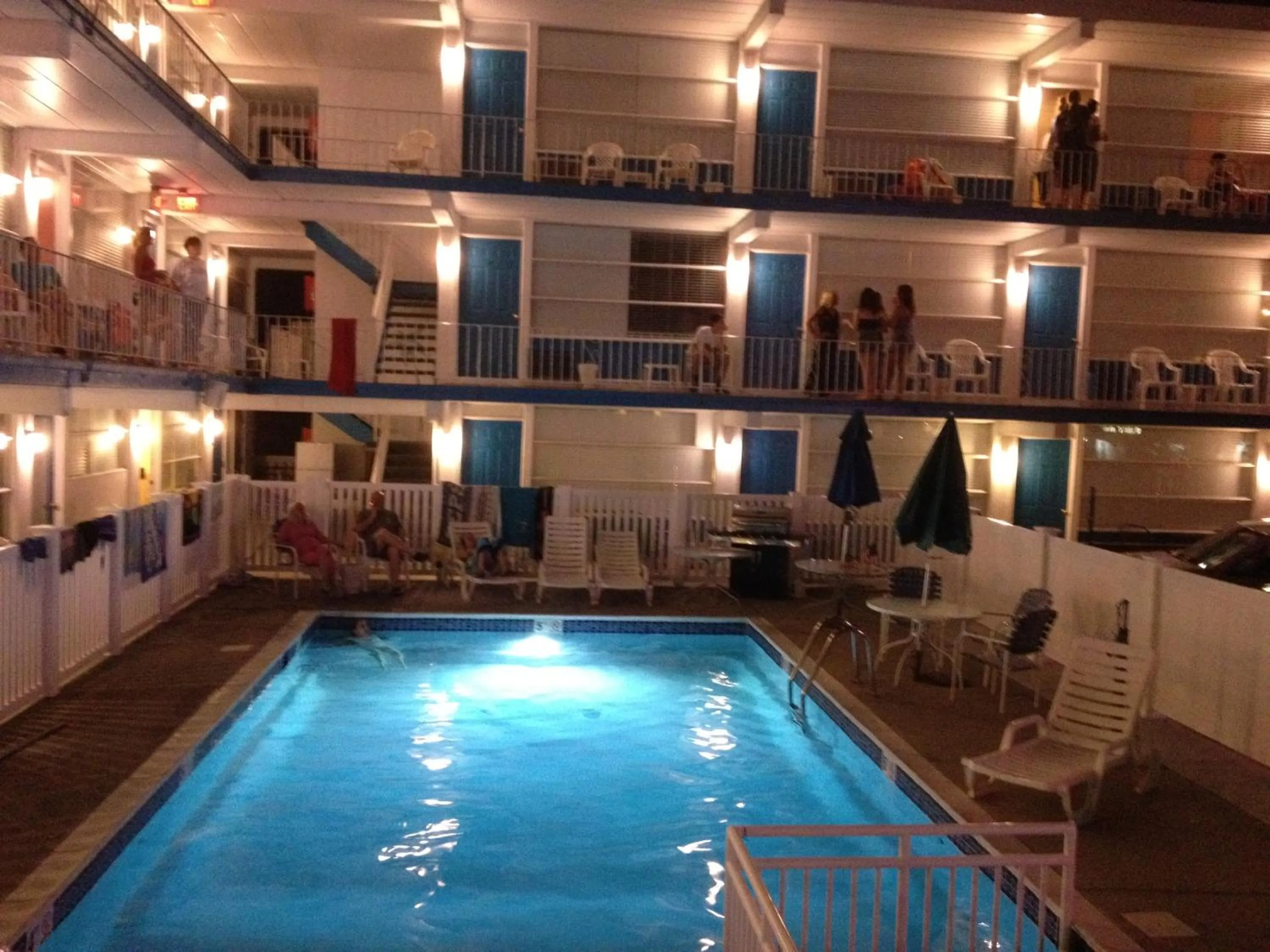 Pool view in Bird of Paradise Motel