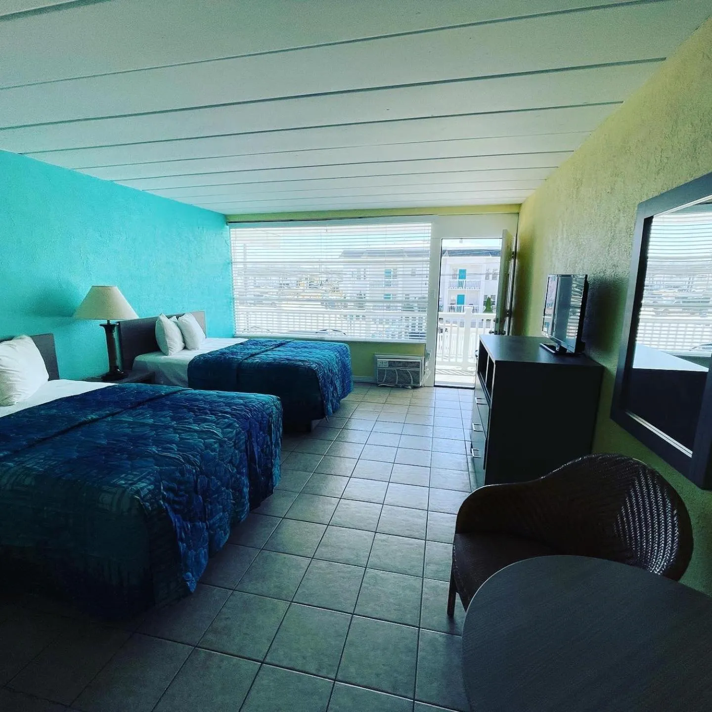 Living room, Bed in Bird of Paradise Motel