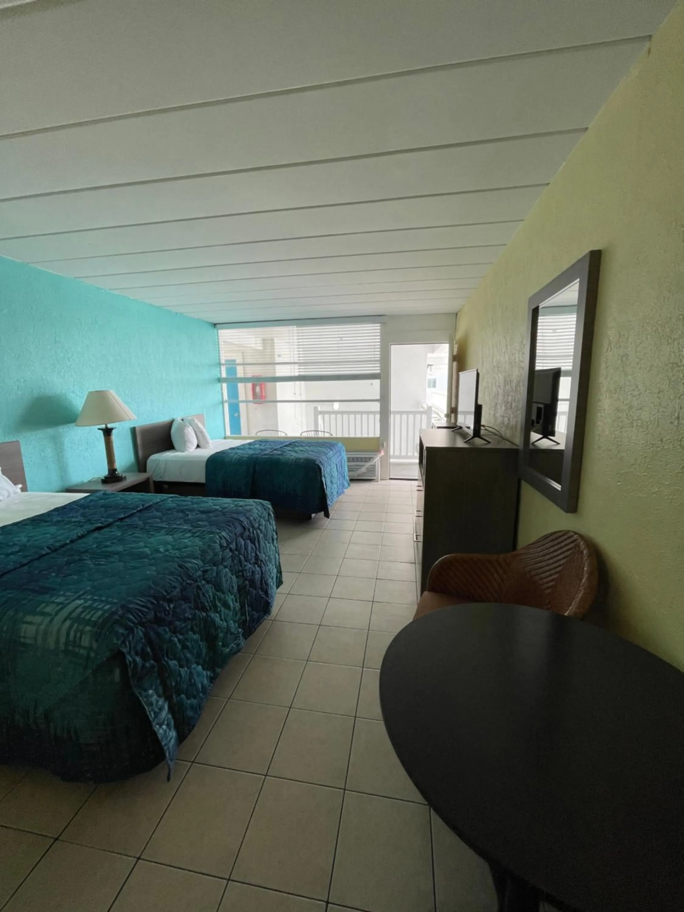 Bed in Bird of Paradise Motel