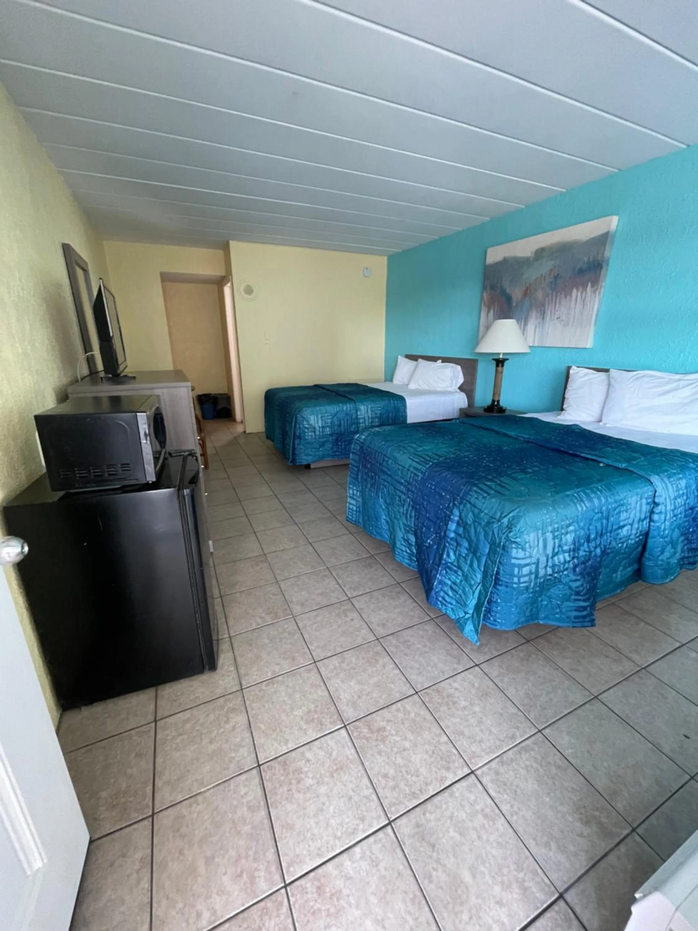 Bed in Bird of Paradise Motel