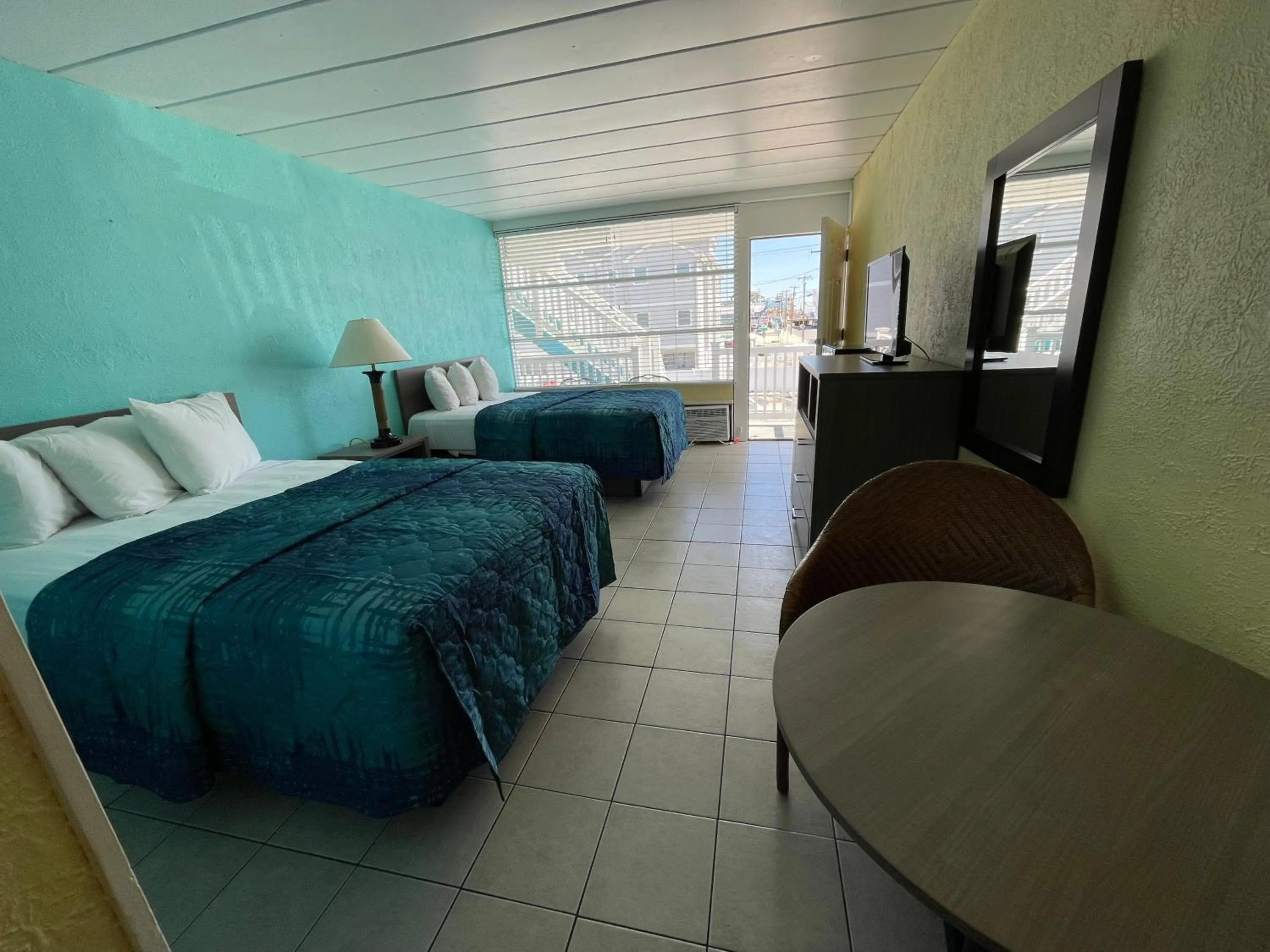 Bed in Bird of Paradise Motel