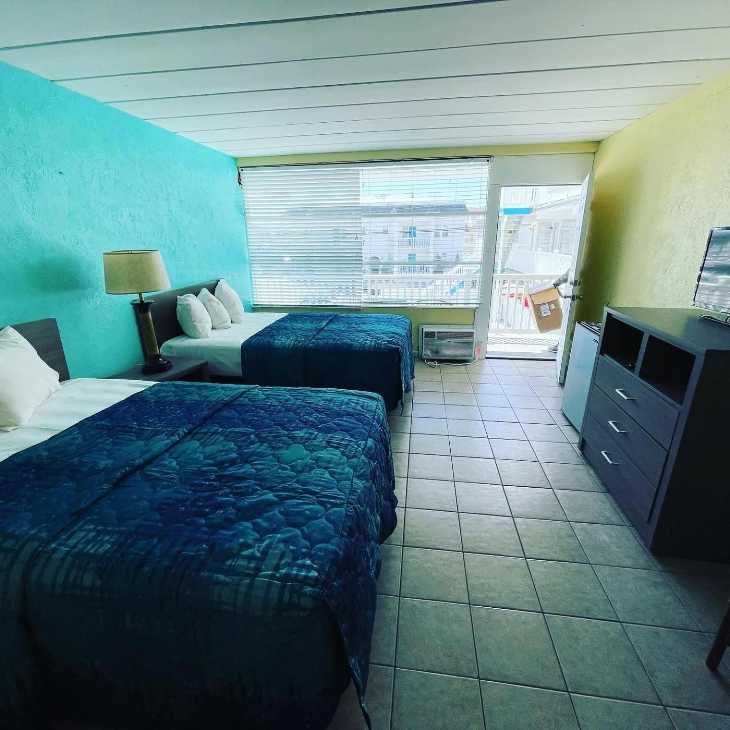 Bed in Bird of Paradise Motel