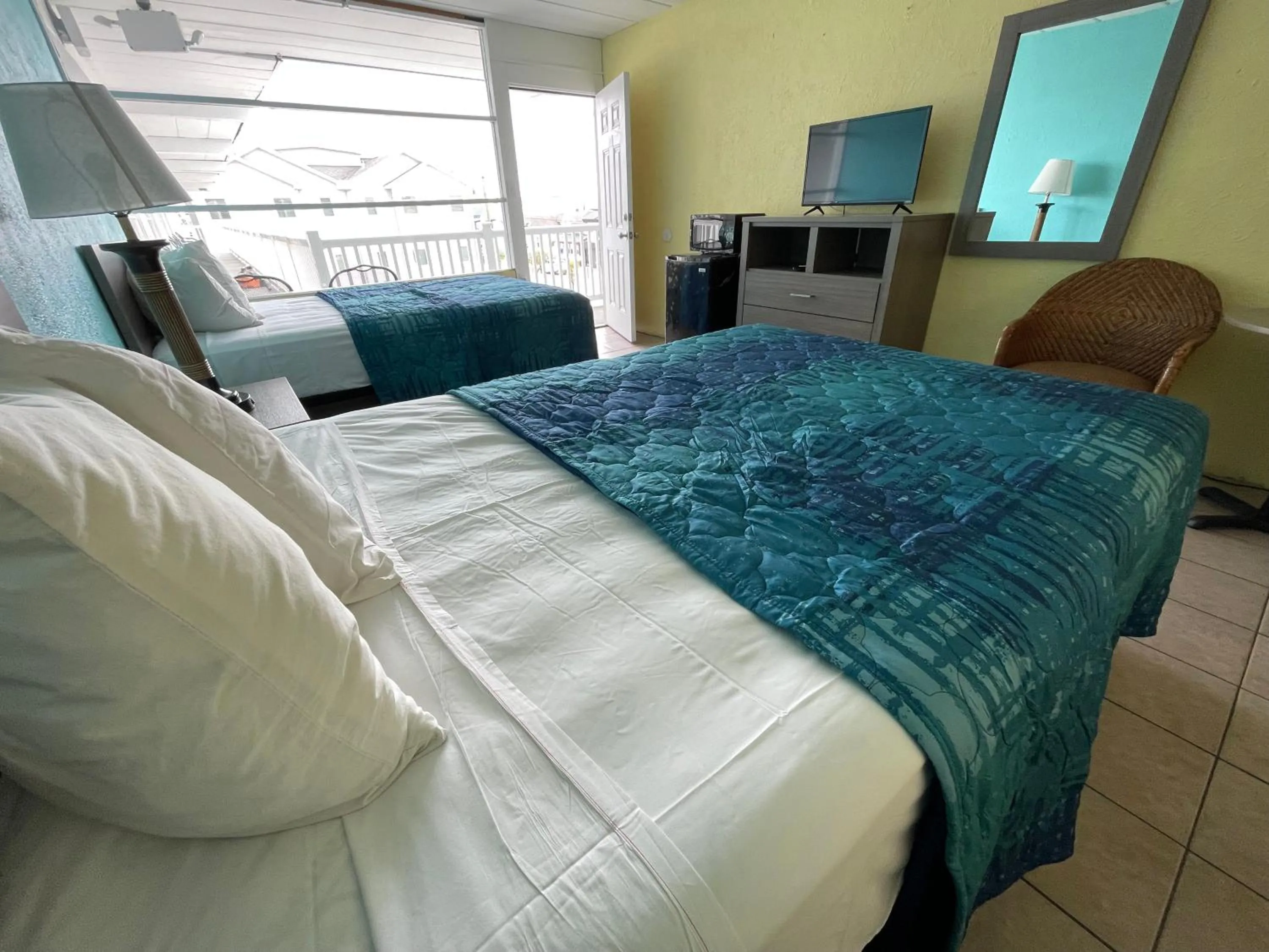 Bed in Bird of Paradise Motel