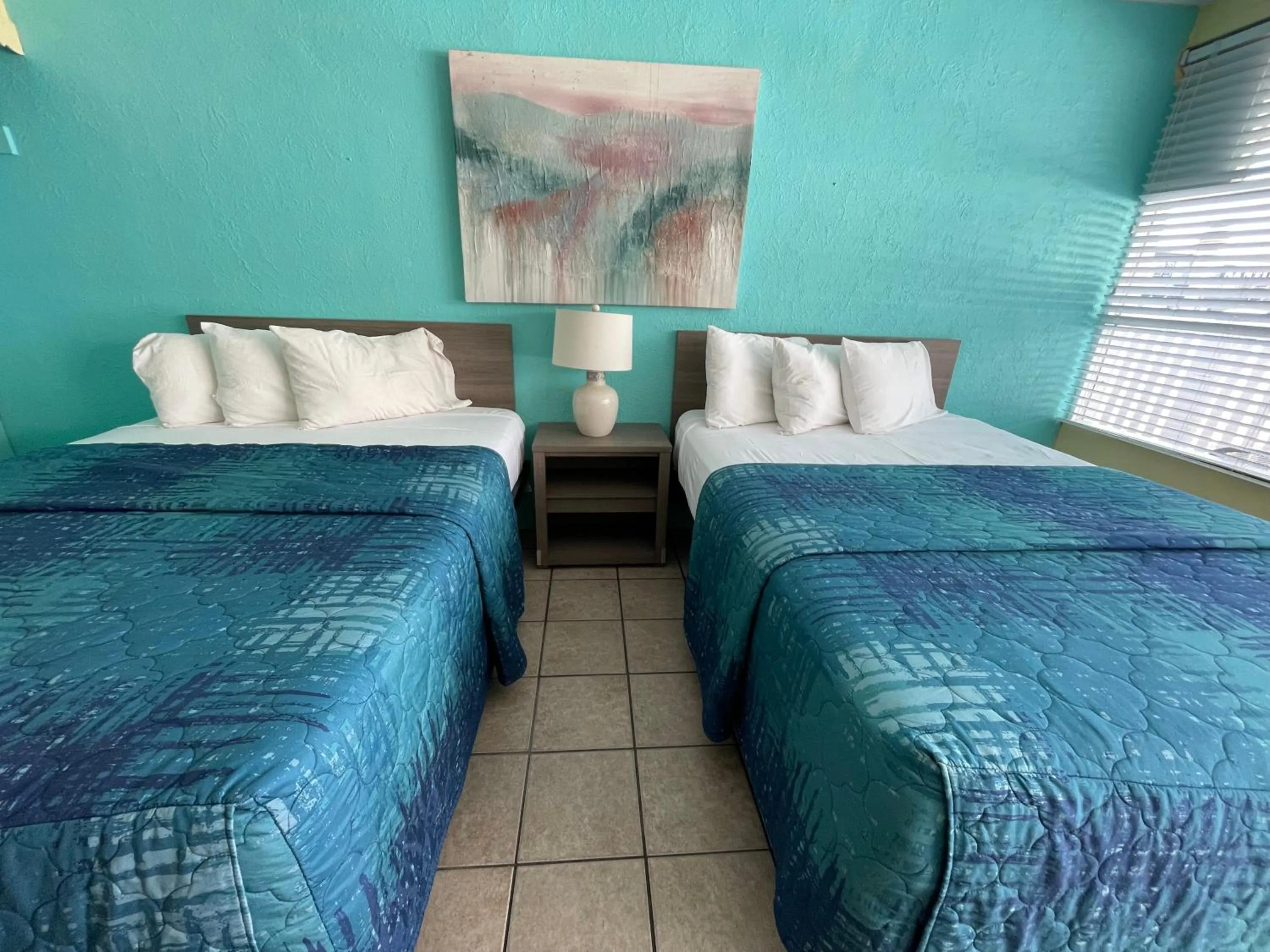 Bed in Bird of Paradise Motel