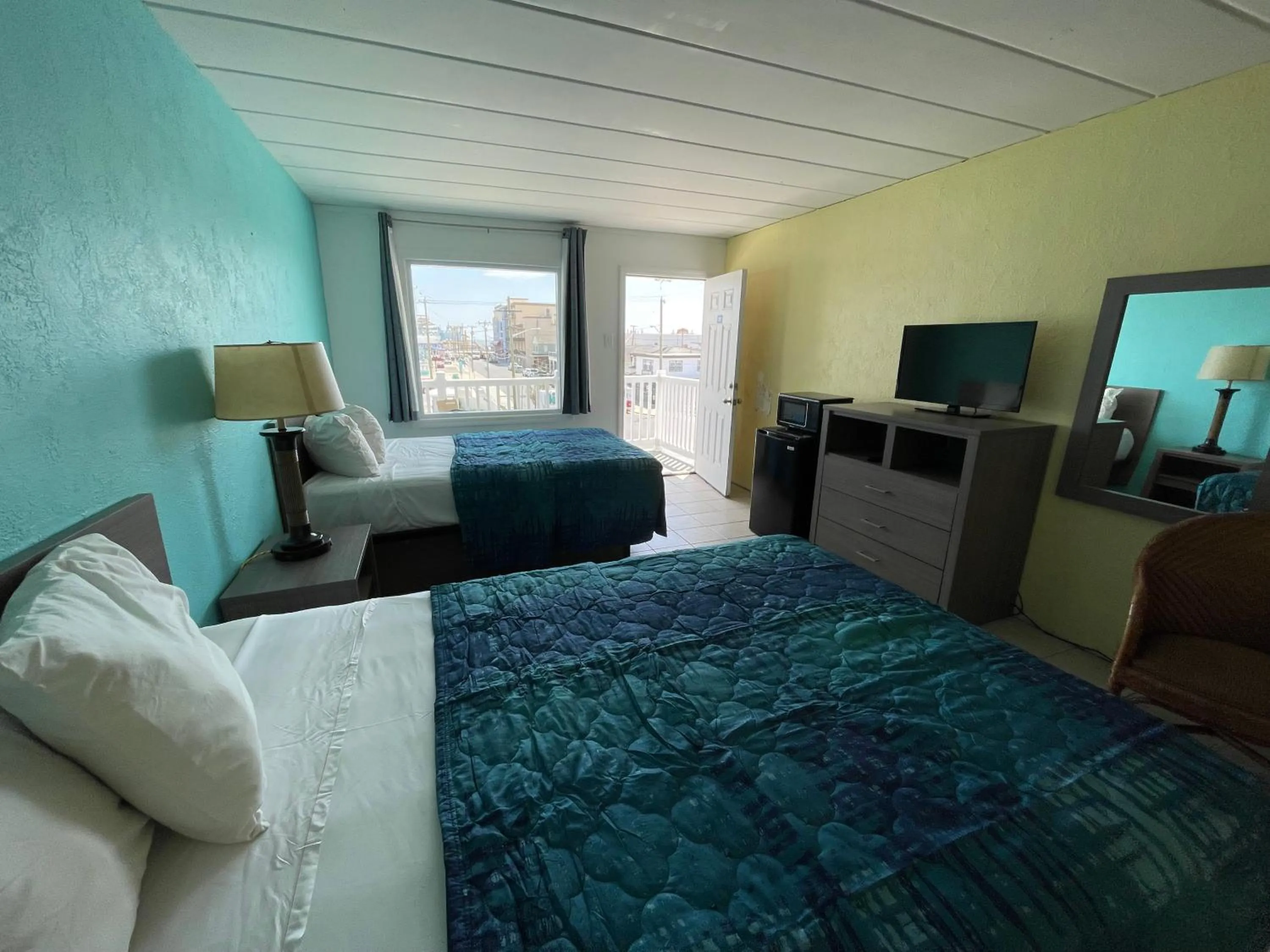 Bed in Bird of Paradise Motel