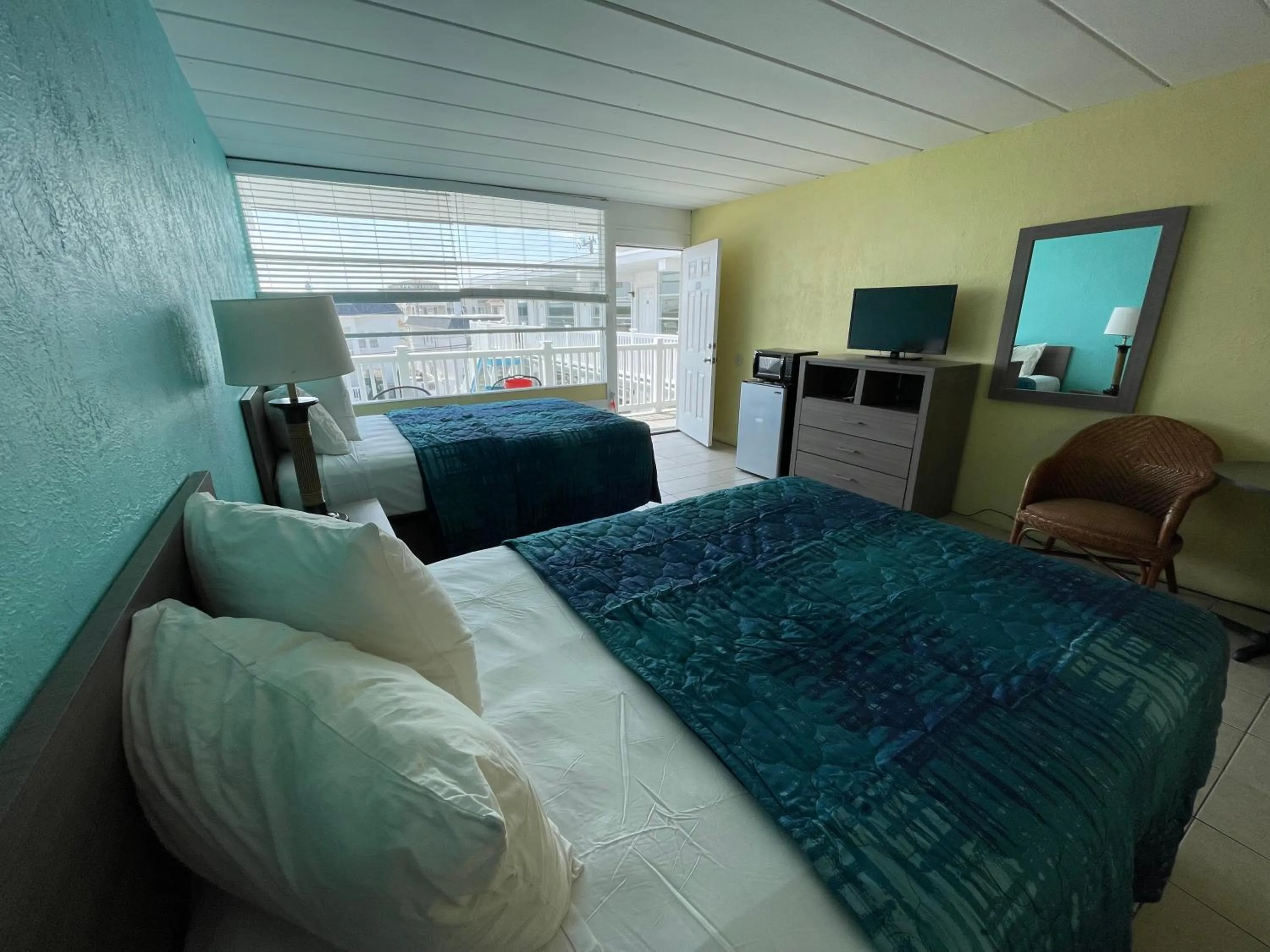 Bed in Bird of Paradise Motel