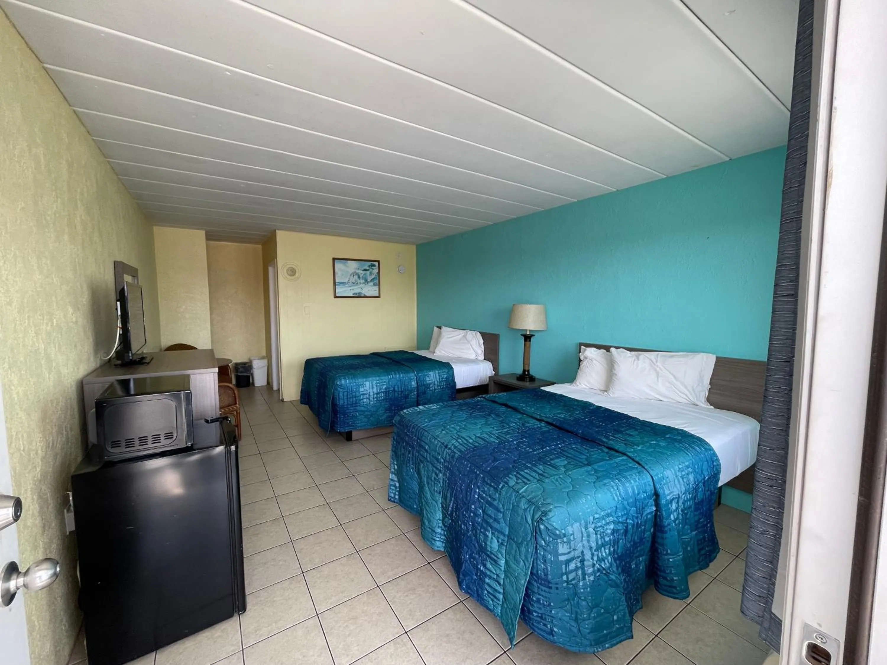 Bed in Bird of Paradise Motel