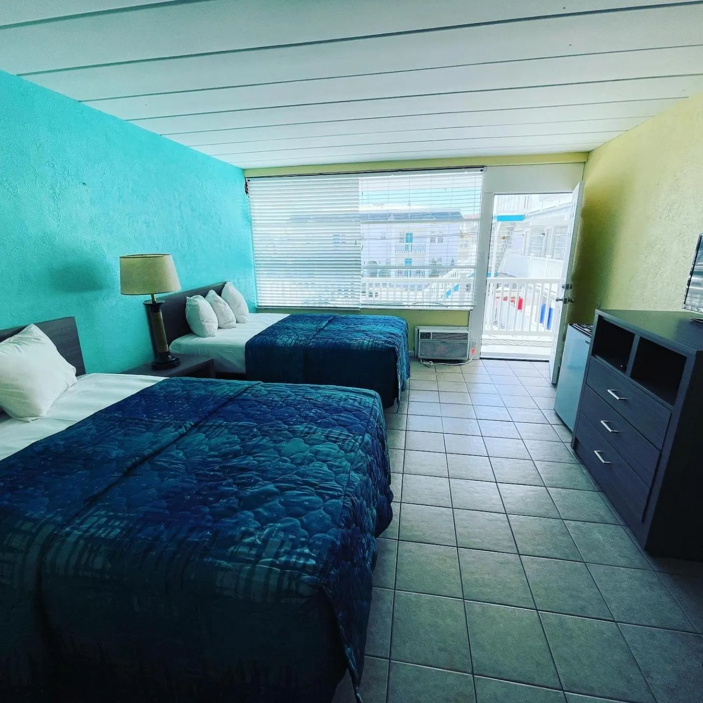 Bed in Bird of Paradise Motel