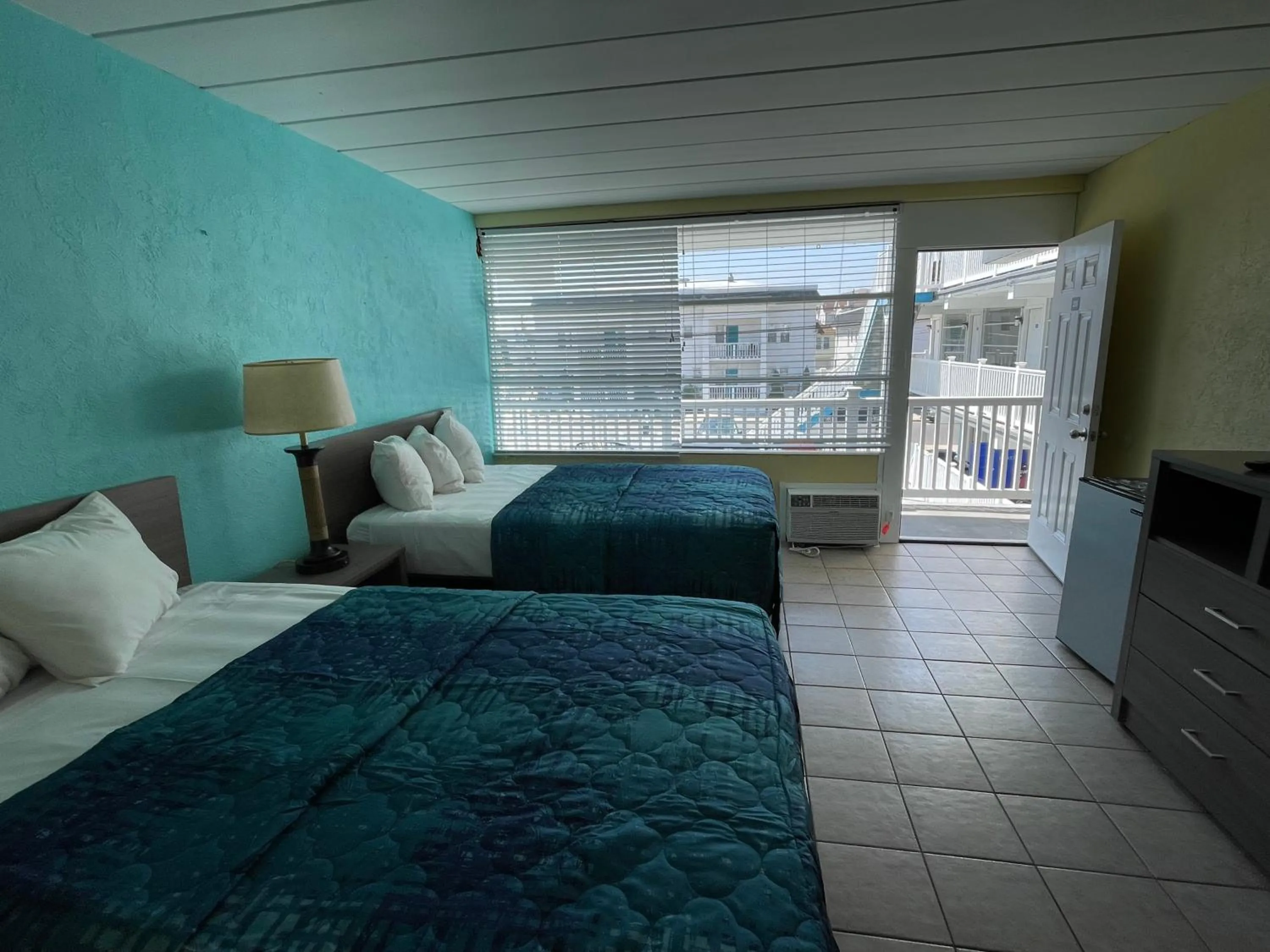 Bed in Bird of Paradise Motel