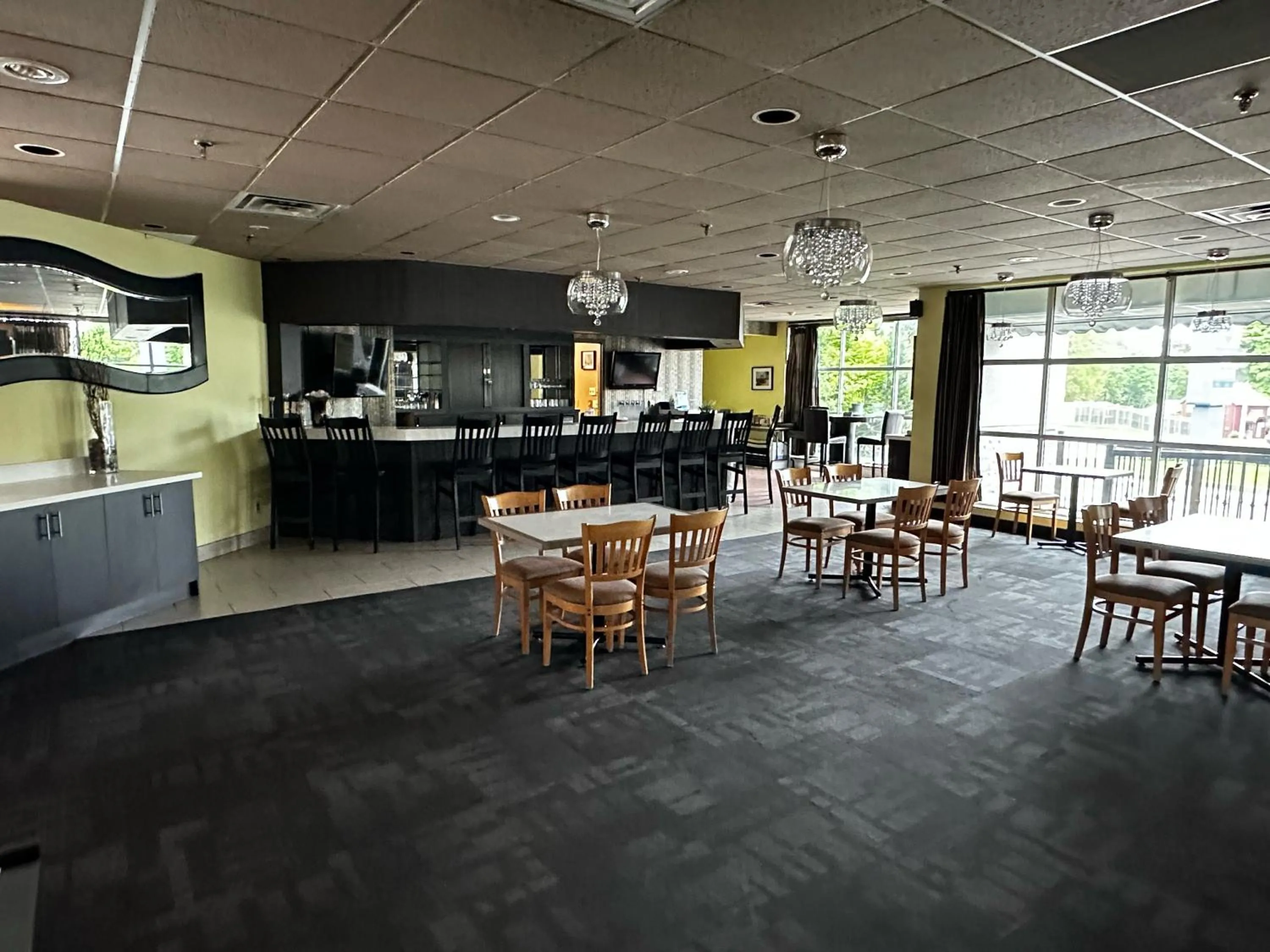 Restaurant/places to eat in Best Western Little River Inn