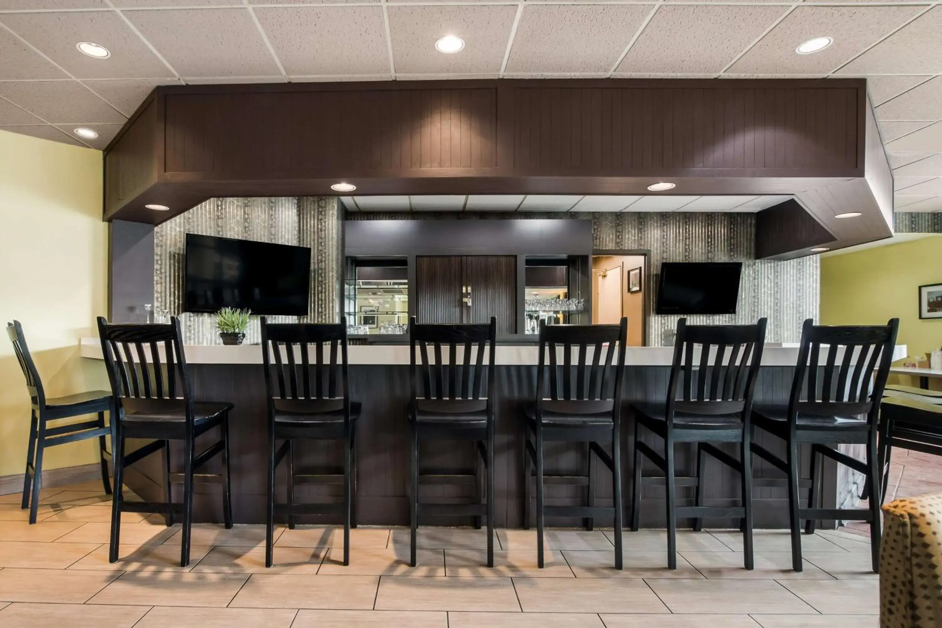 Lounge or bar in Best Western Little River Inn Lounge or bar in Best Western Little River Inn