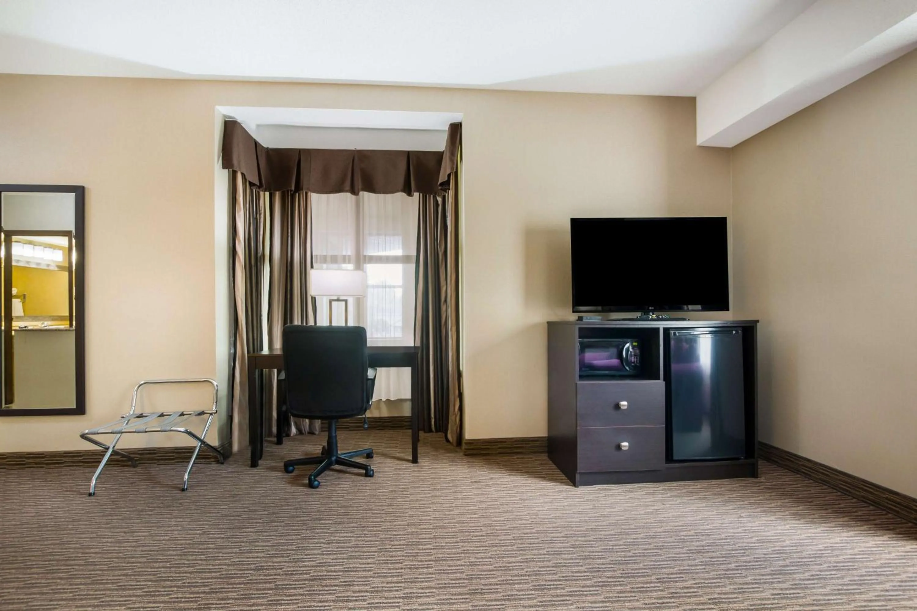 Bedroom in Best Western Little River Inn