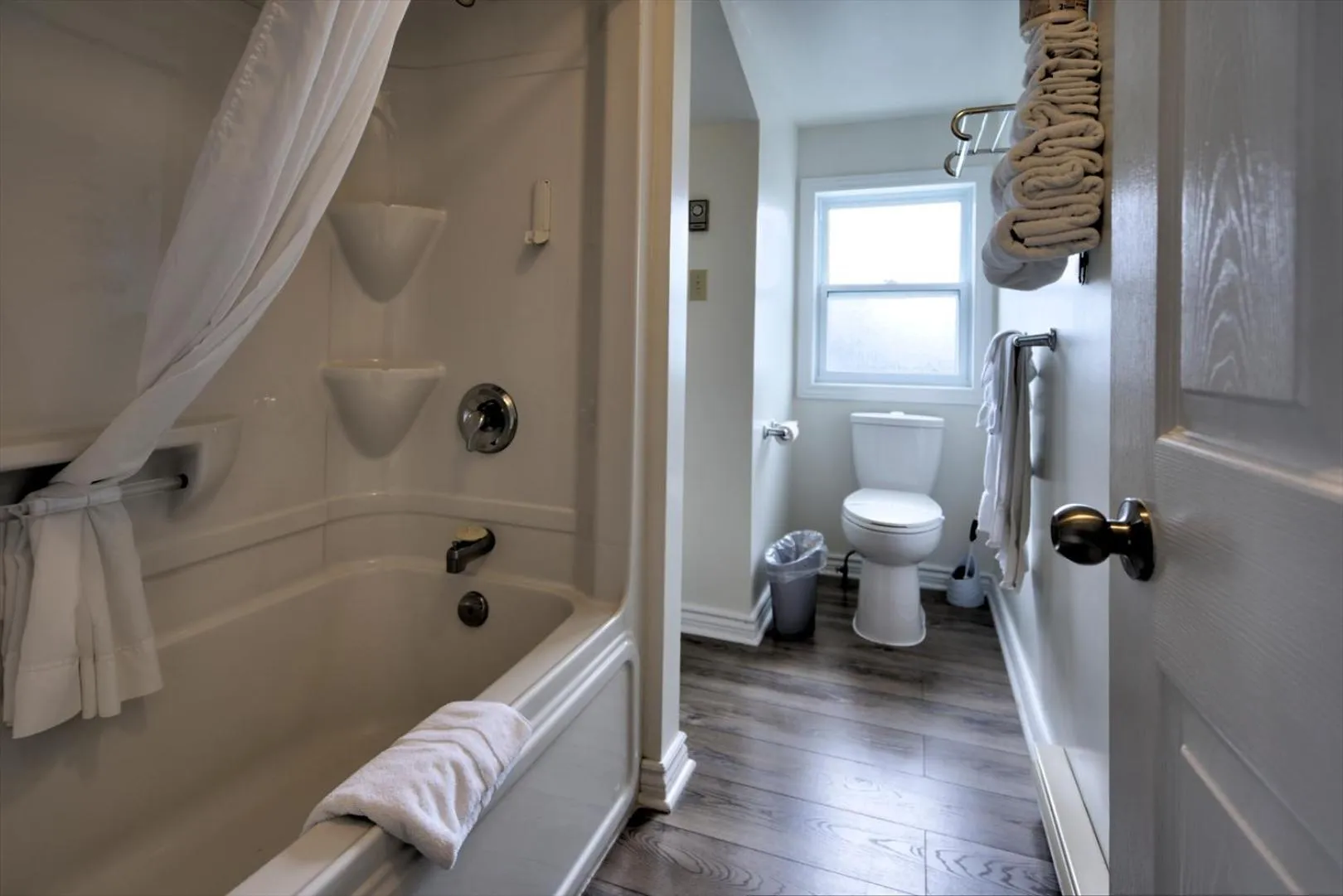 Bathroom in Lakeview Motel