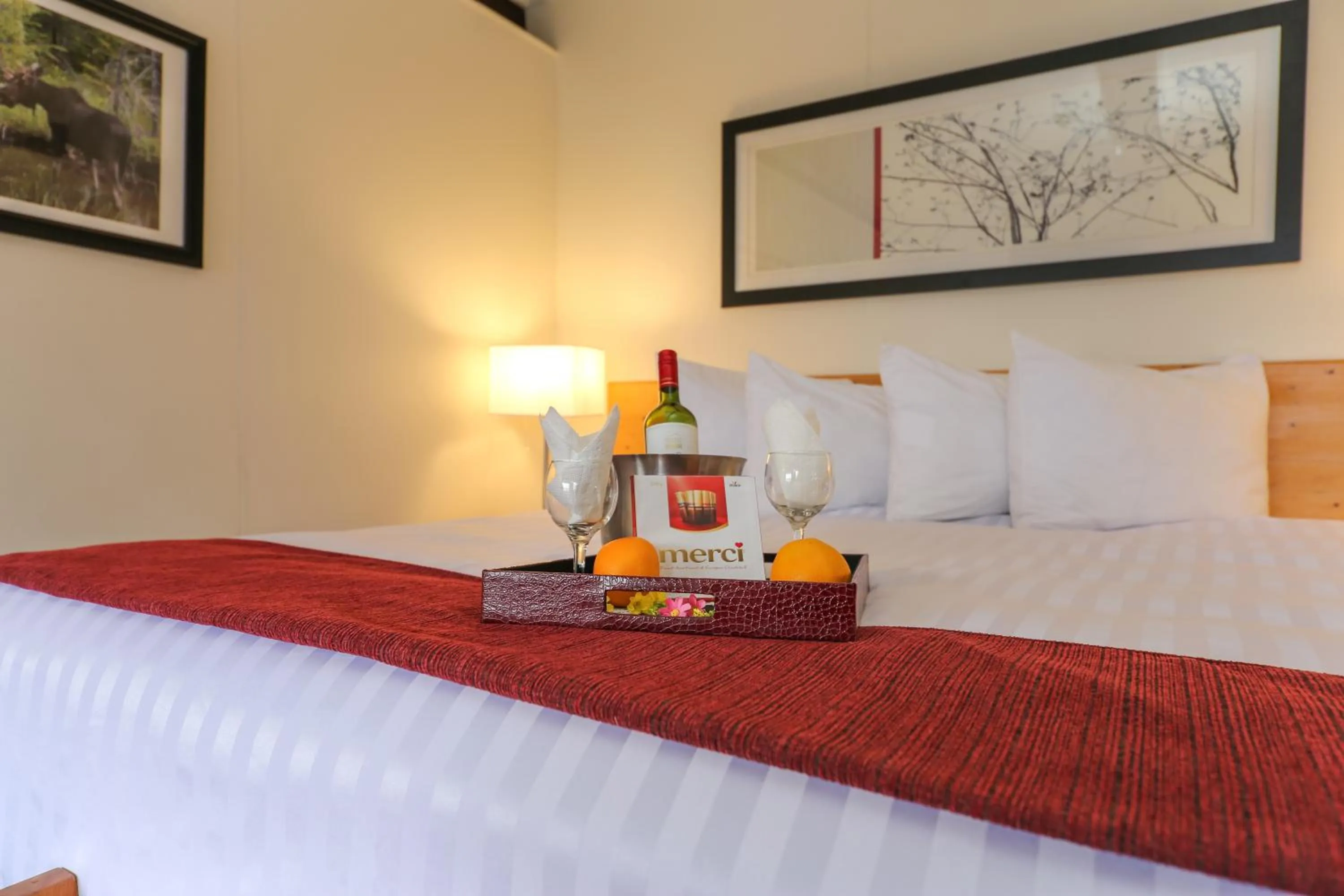 Bed in Lakeview Motel