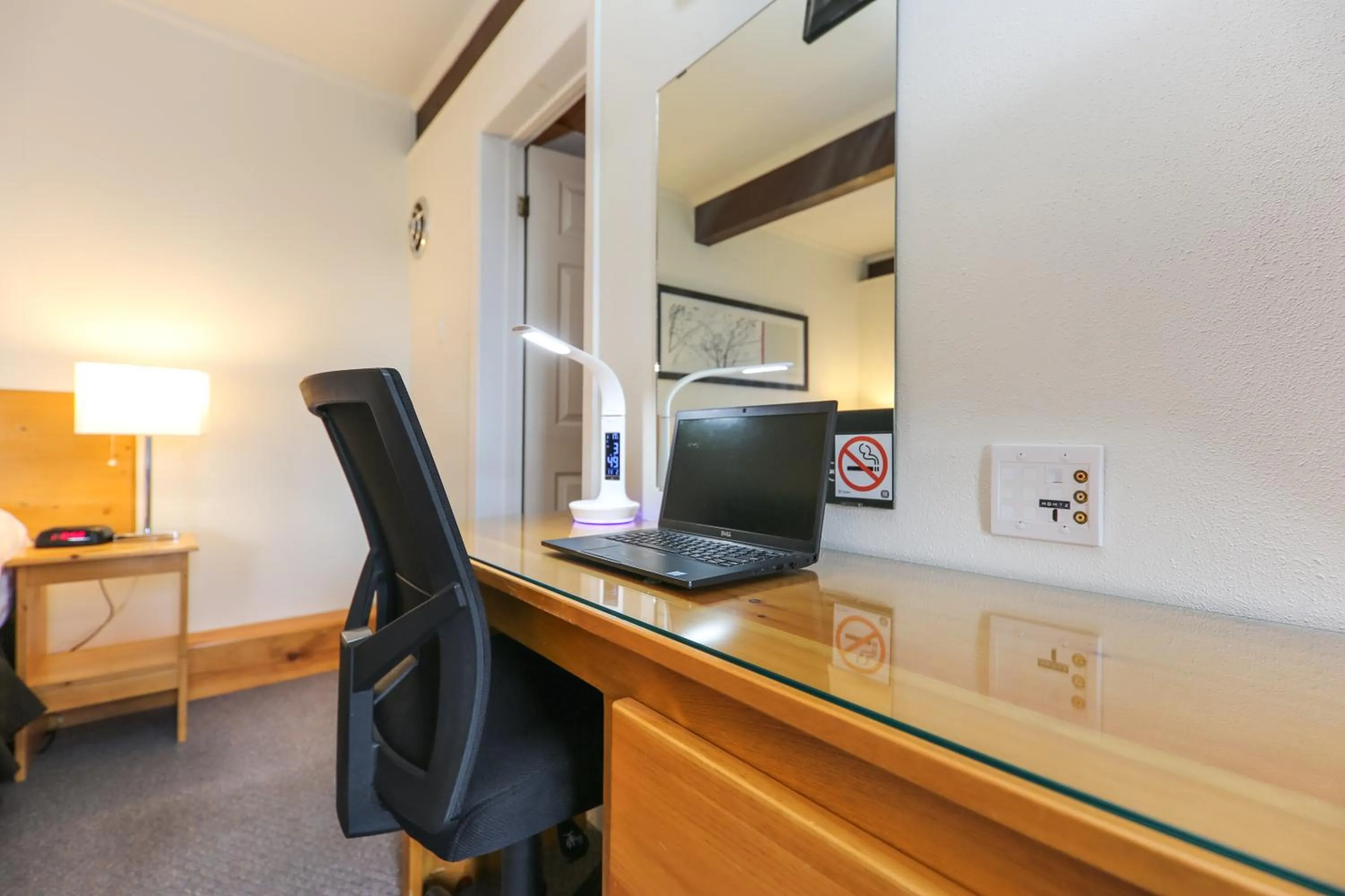 TV and multimedia in Lakeview Motel