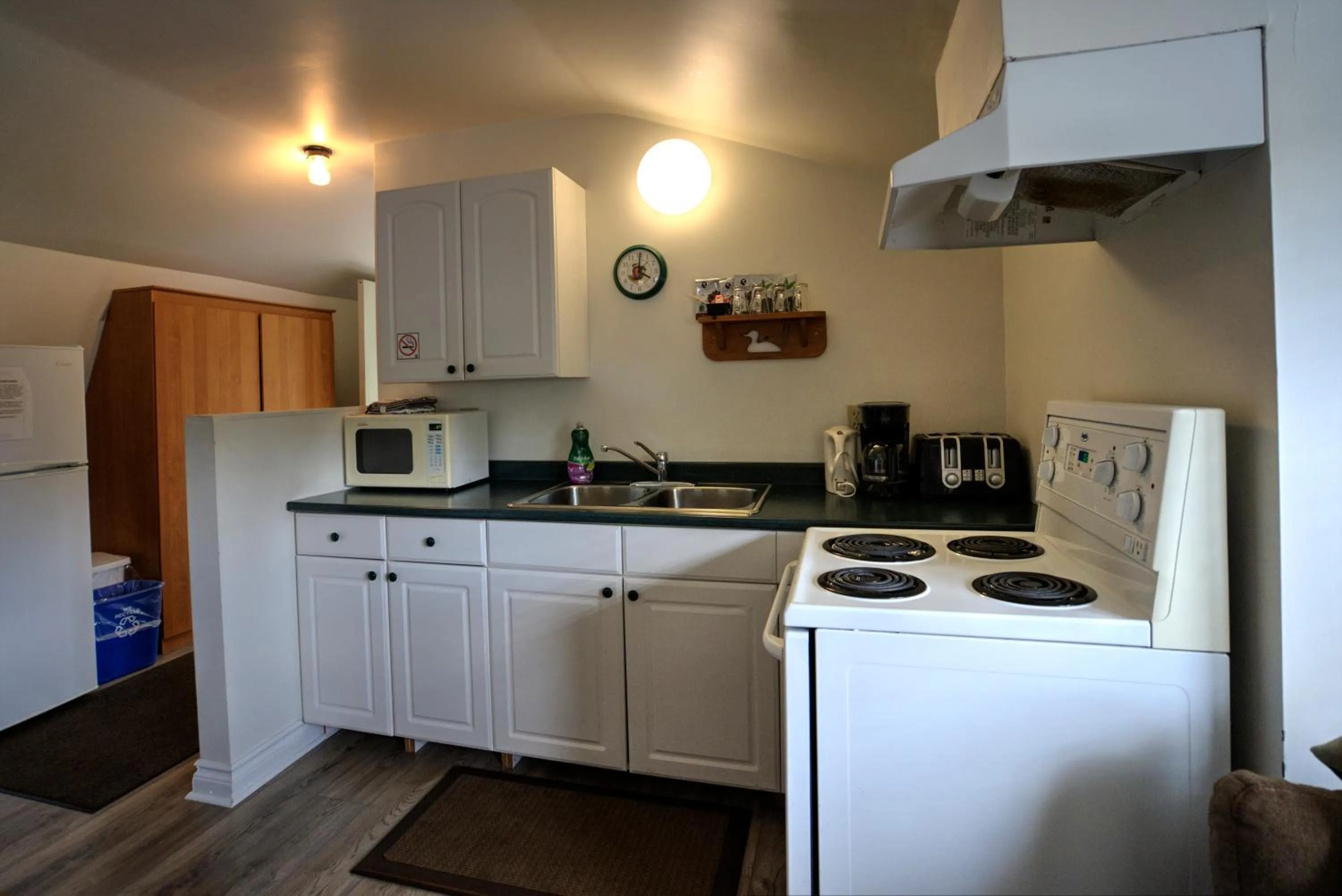 Coffee/tea facilities in Lakeview Motel
