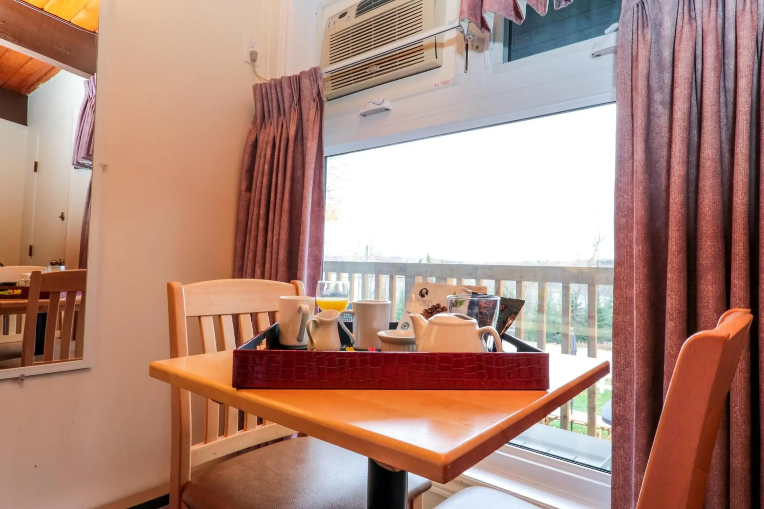 Deluxe Double Room with Bath Pet friendly - single occupancy in Lakeview Motel Deluxe Double Room with Bath Pet friendly - single occupancy in Lakeview Motel