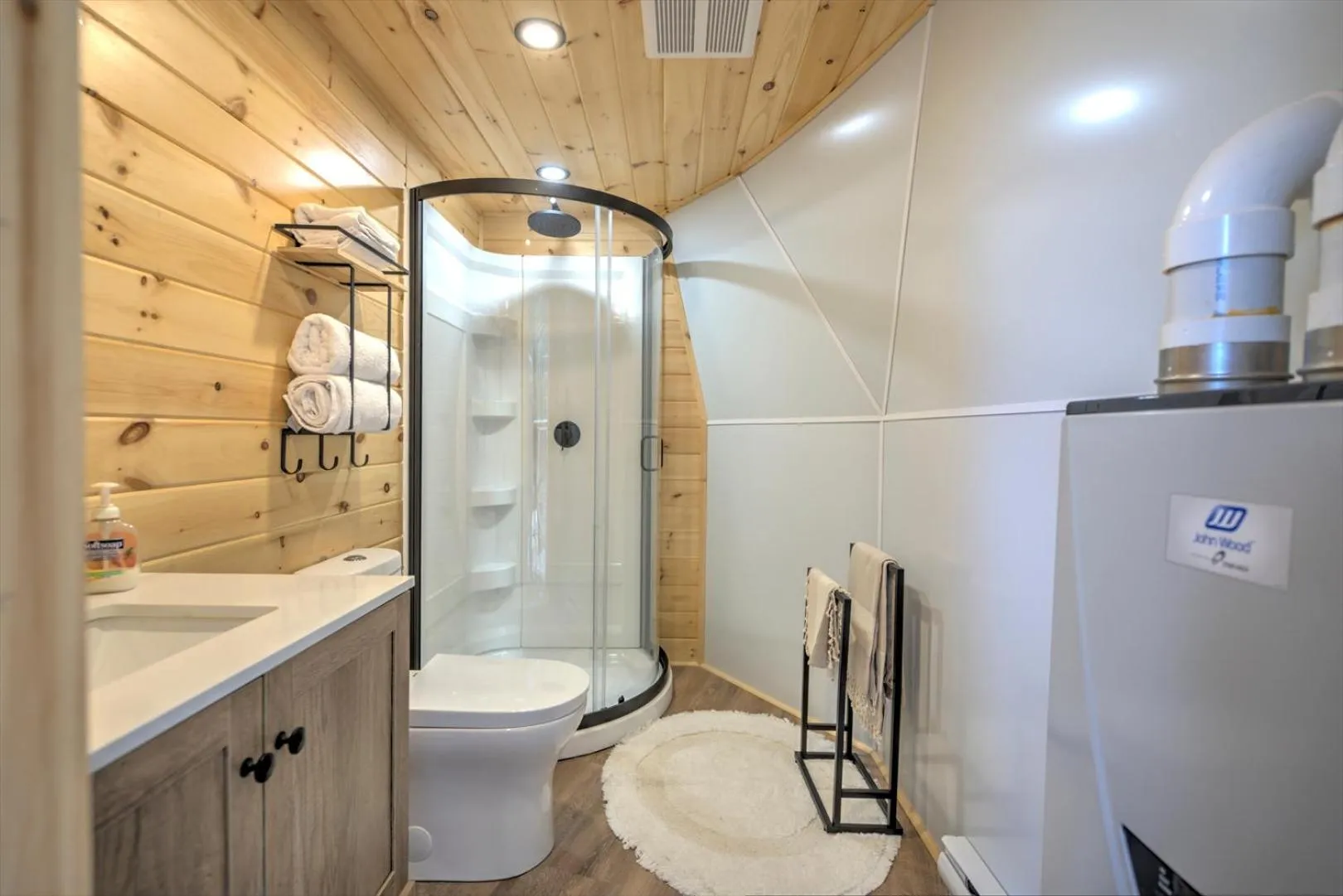 Shower in Lakeview Motel