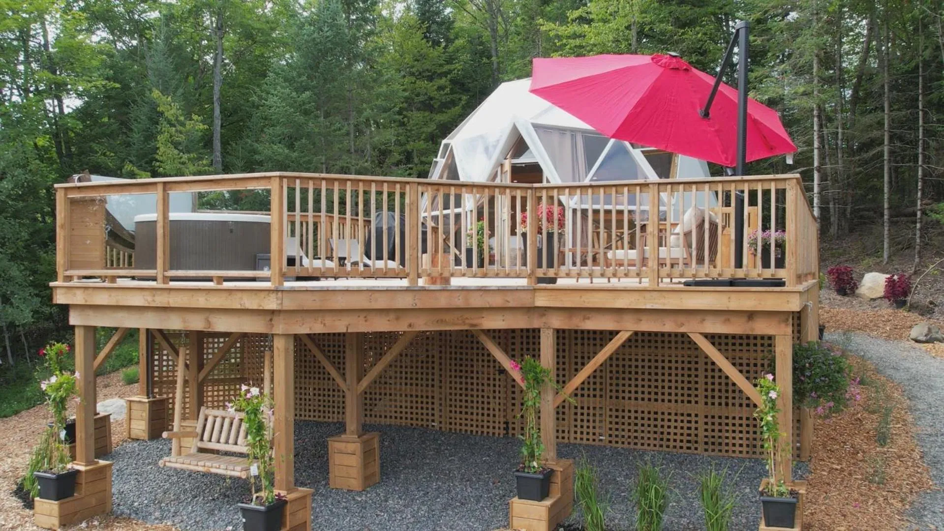 Property building in Lakeview Motel