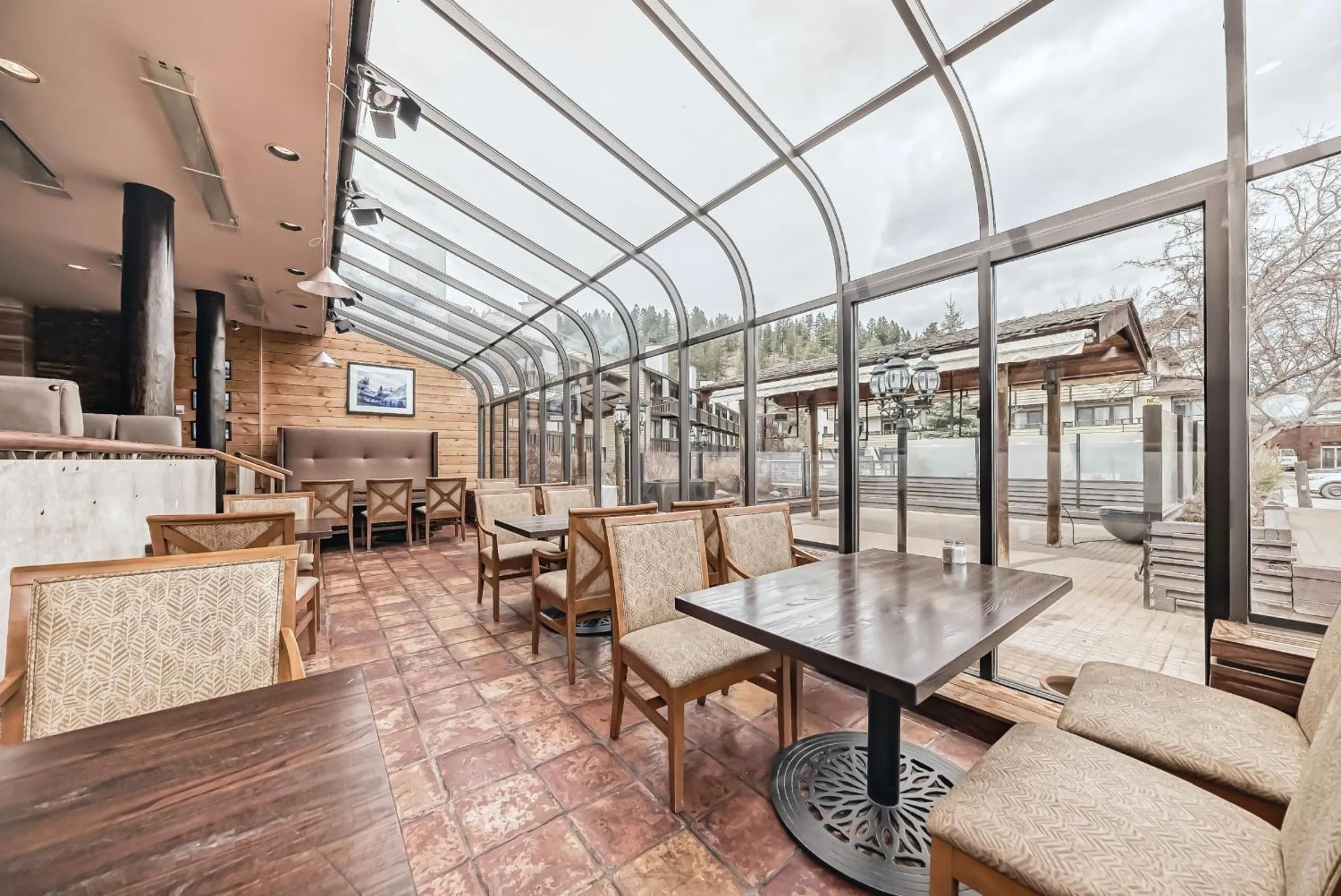 Restaurant/places to eat in Jasper Inn & Suites by INNhotels