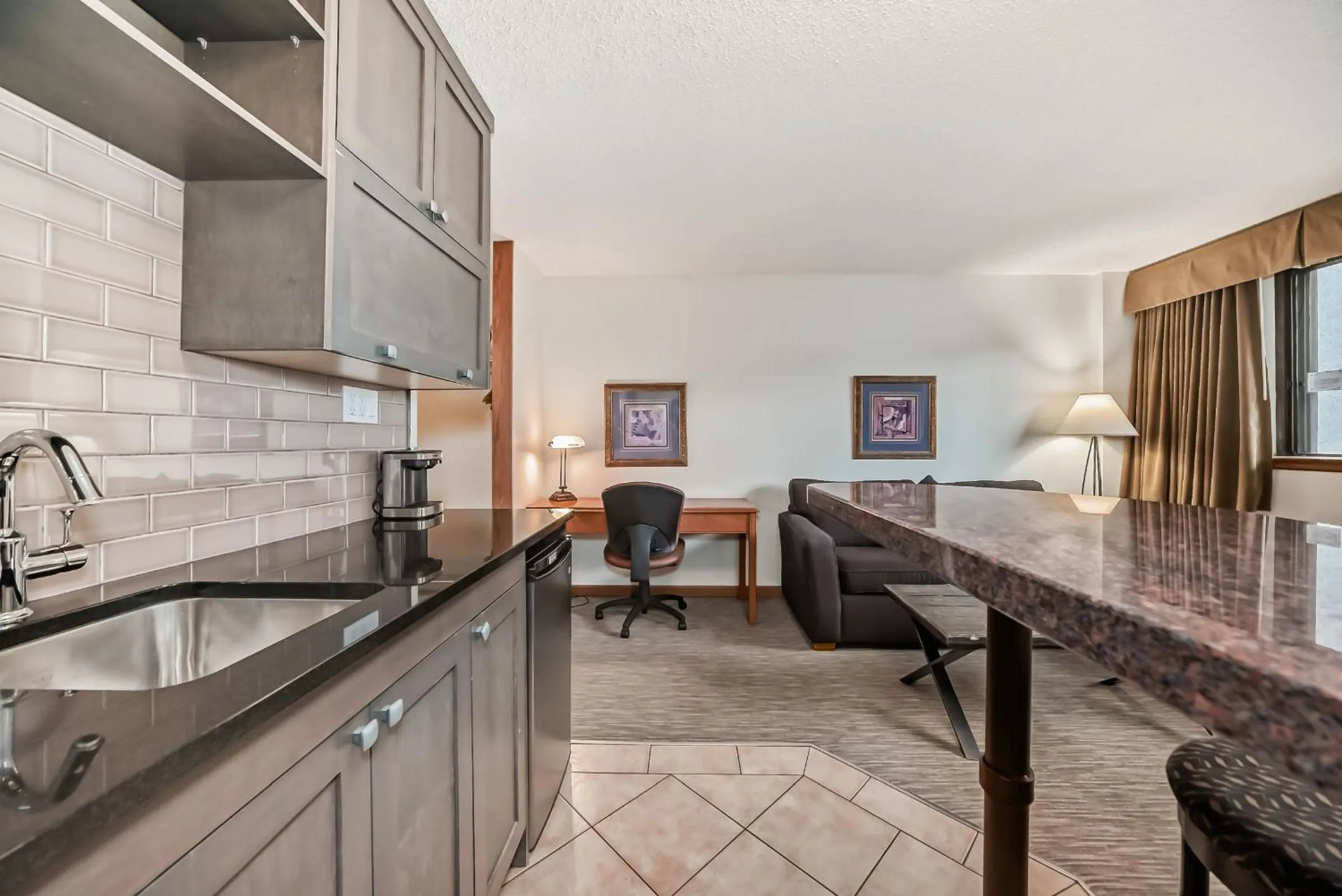 kitchen in Jasper Inn & Suites by INNhotels