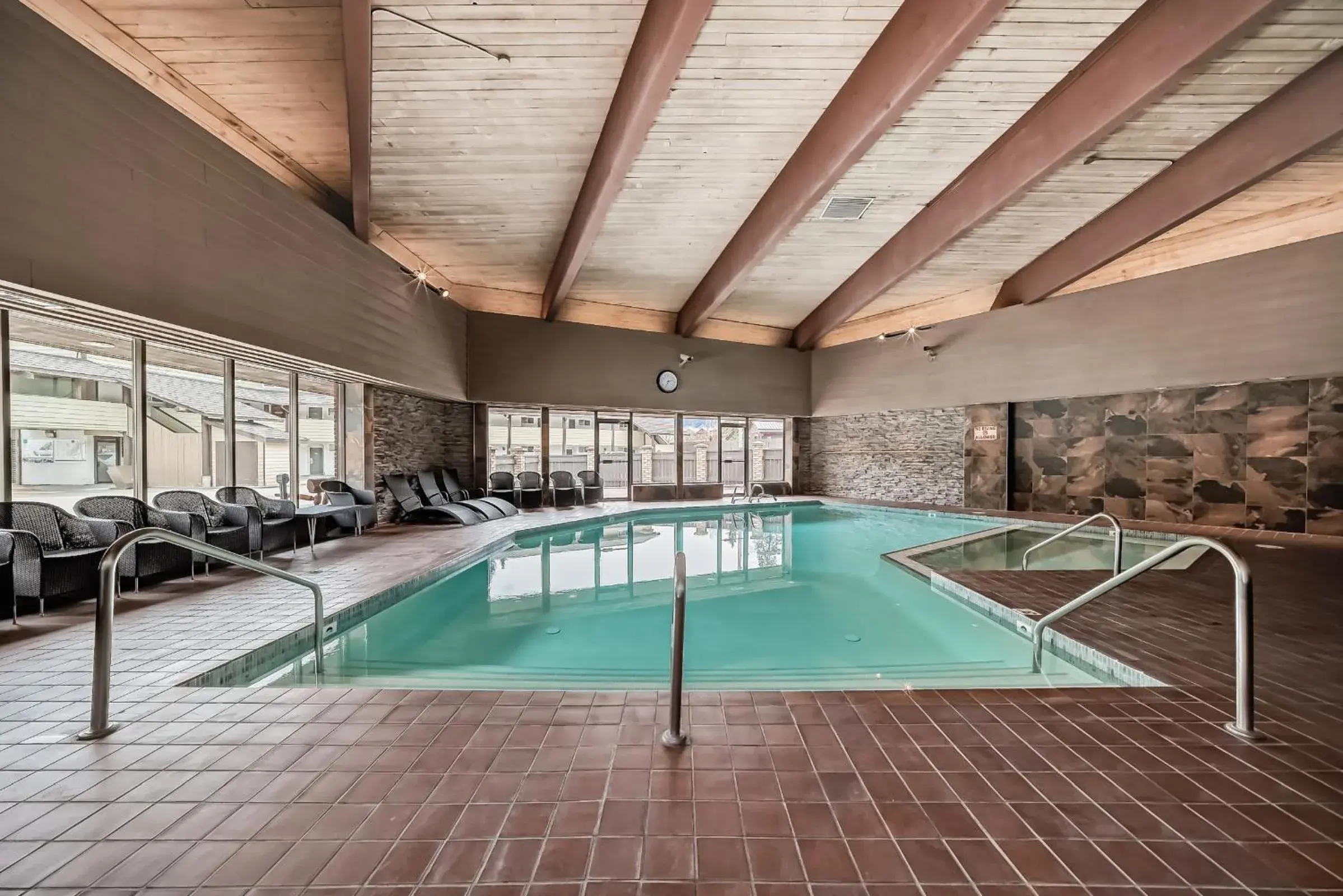 Swimming pool in Jasper Inn & Suites by INNhotels Swimming pool in Jasper Inn & Suites by INNhotels