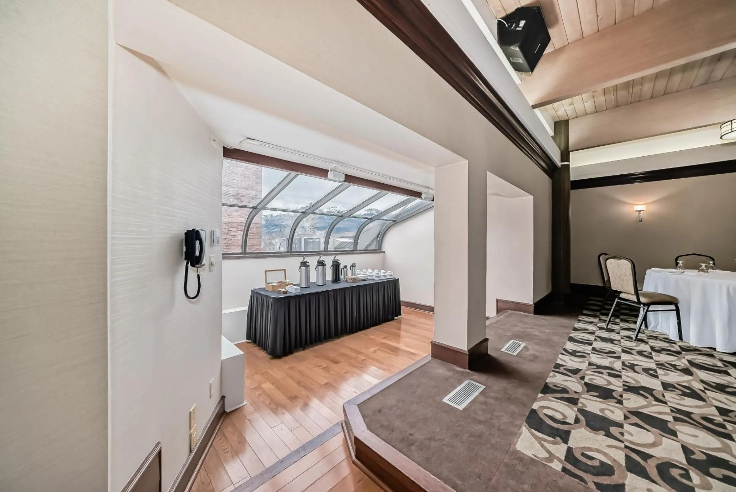 Banquet/Function facilities, Bed in Jasper Inn & Suites by INNhotels