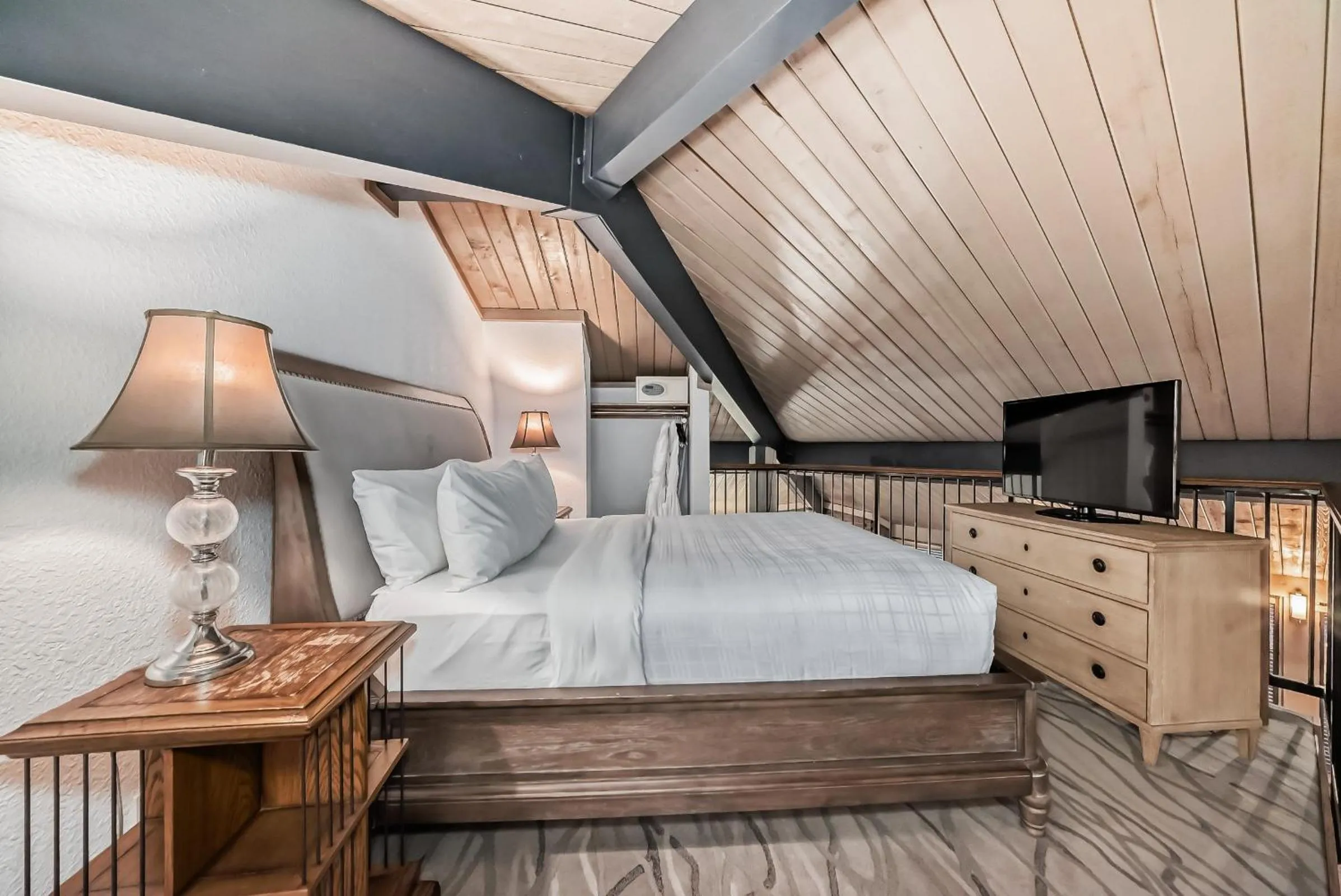 Bed in Jasper Inn & Suites by INNhotels