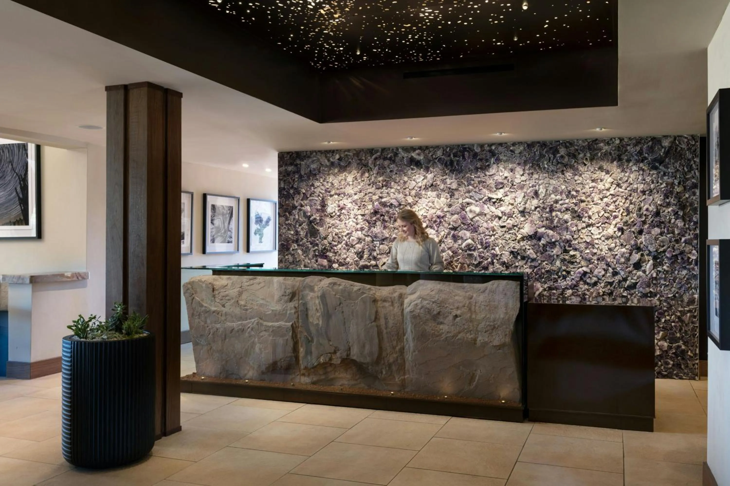 Lobby or reception in Sky Rock Sedona, a Tribute Portfolio Hotel