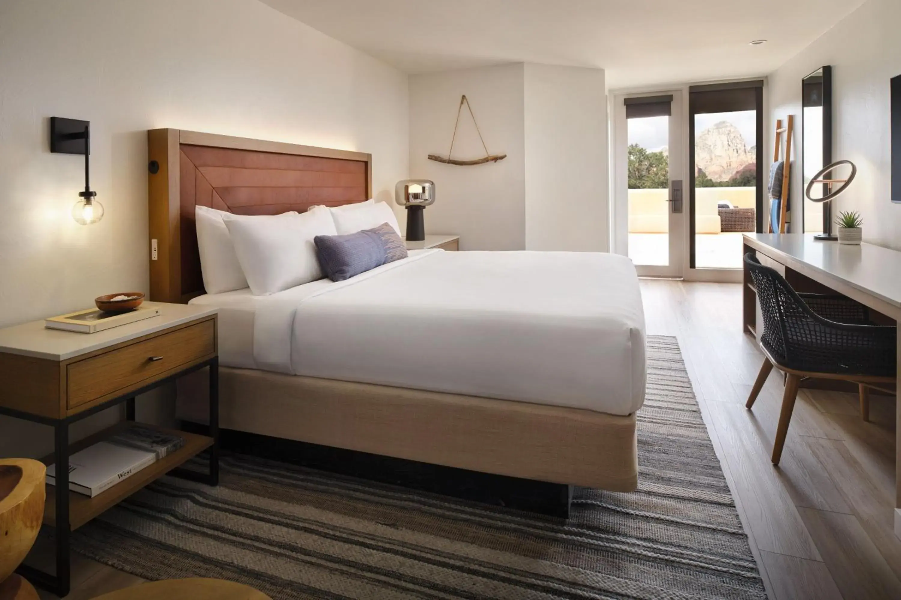 King Room with Red Rocks View - High Floor/Mobility Accessible with Tub in Sky Rock Sedona, a Tribute Portfolio Hotel King Room with Red Rocks View - High Floor/Mobility Accessible with Tub in Sky Rock Sedona, a Tribute Portfolio Hotel