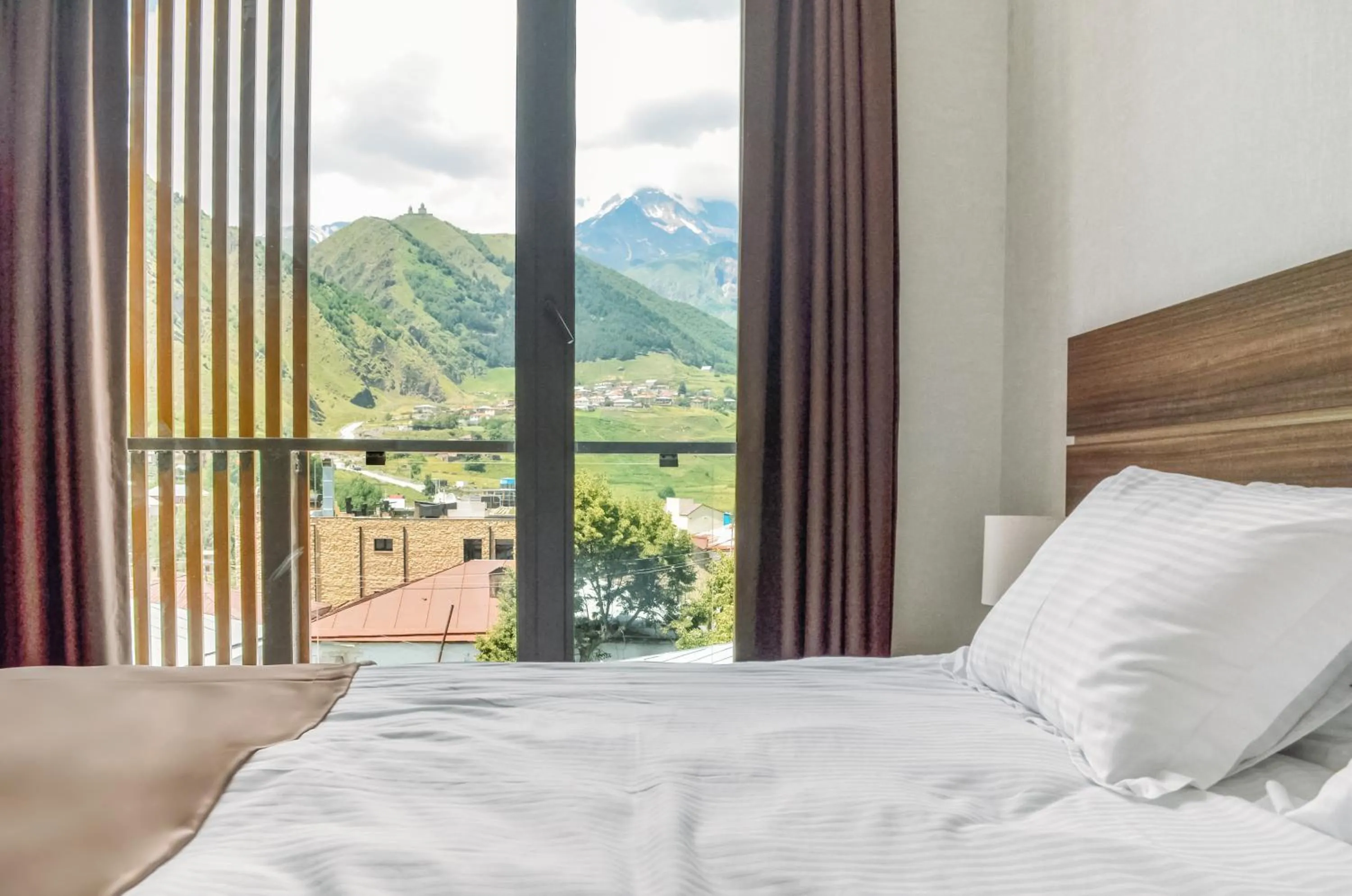 Restaurant/places to eat, Bed in Mount Inn Kazbegi