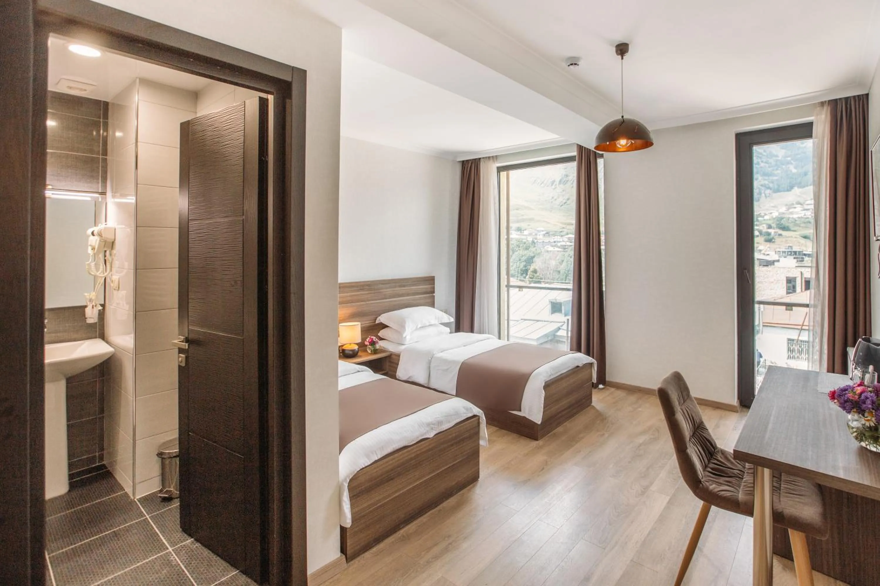 Restaurant/places to eat, Bed in Mount Inn Kazbegi